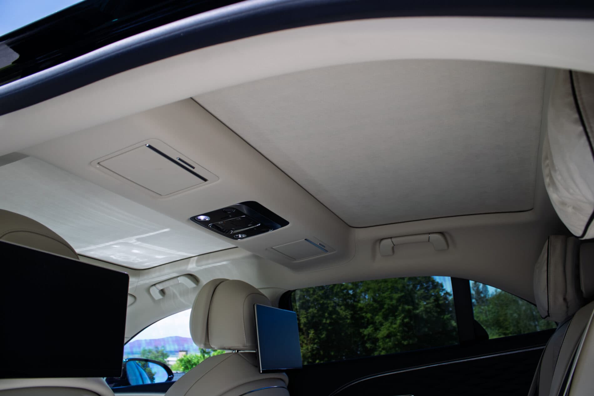 2024 Bentley Flying Spur, čierna sedan, 2 250 km