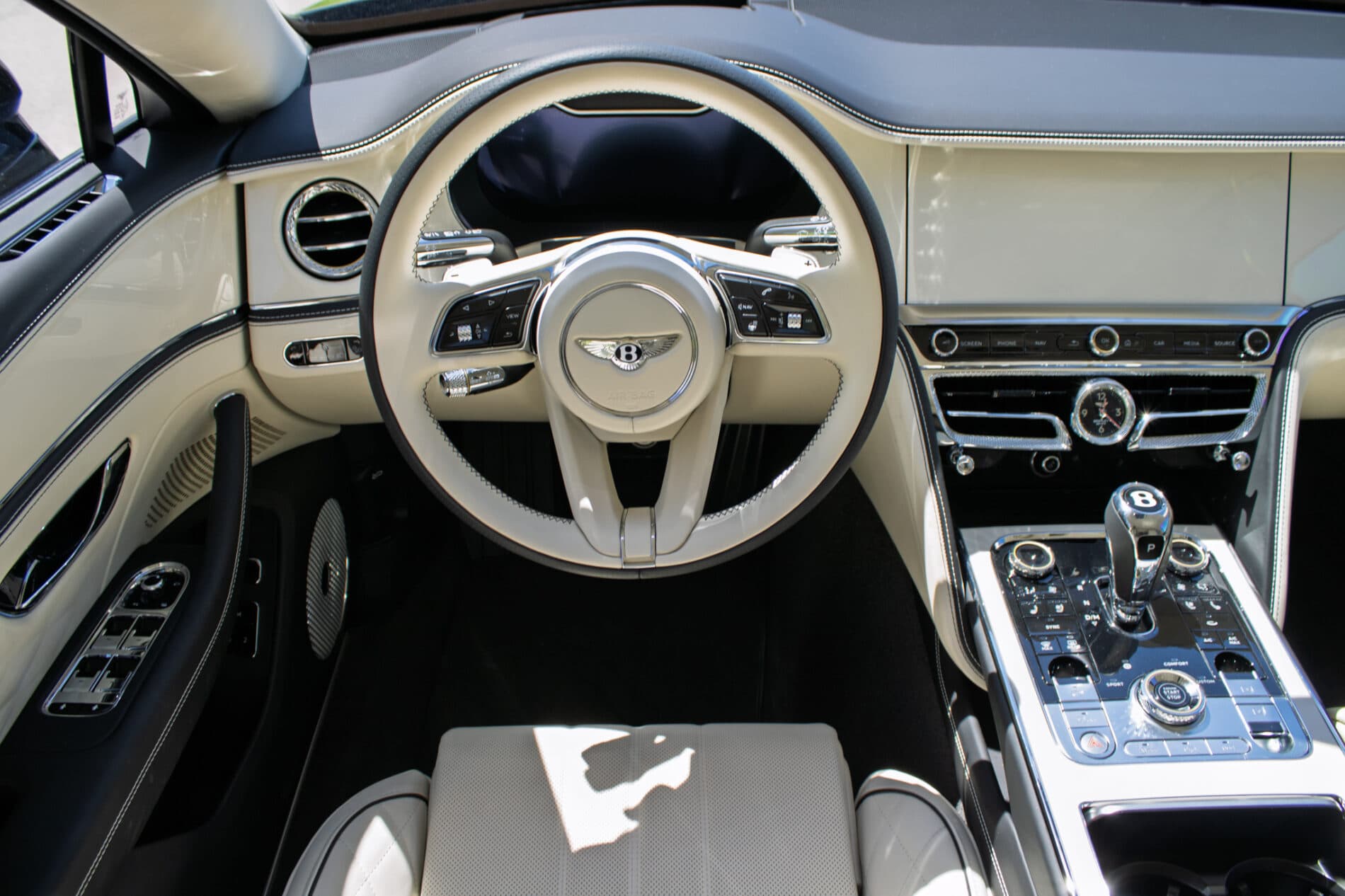 2024 Bentley Flying Spur, čierna sedan, 2 250 km