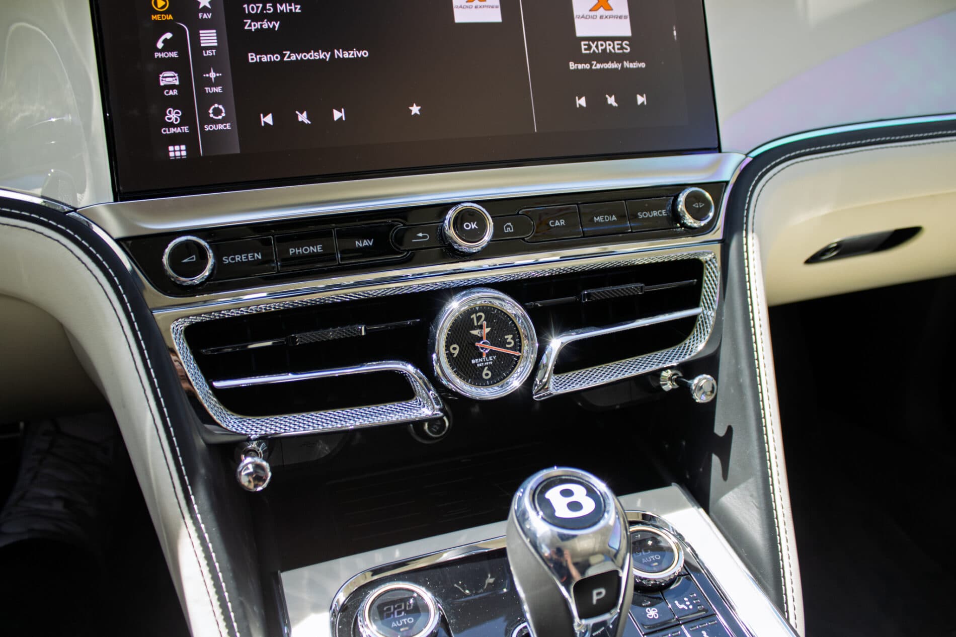 2024 Bentley Flying Spur, čierna sedan, 2 250 km