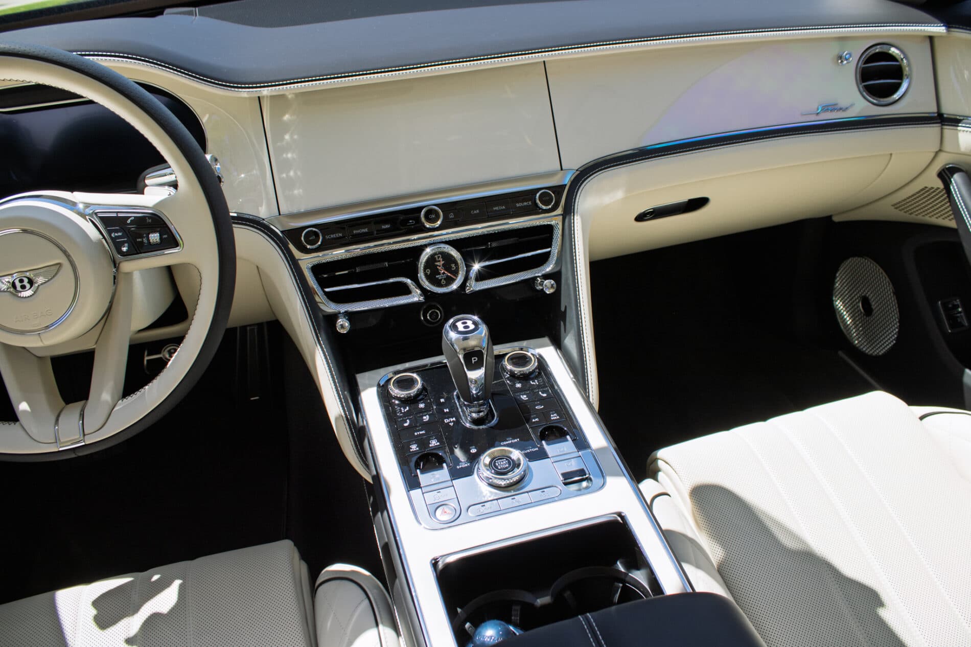 2024 Bentley Flying Spur, čierna sedan, 2 250 km