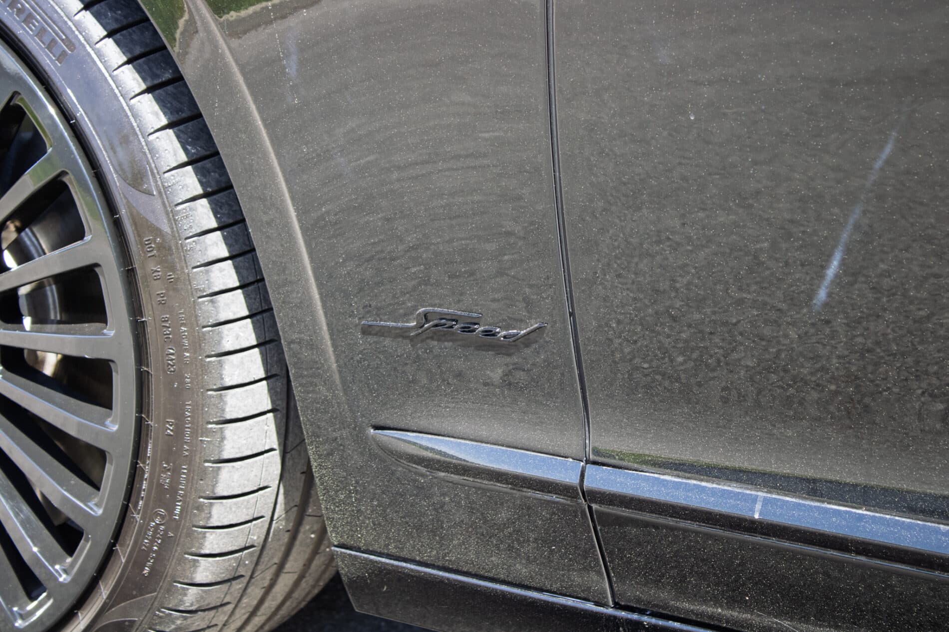 2024 Bentley Flying Spur, čierna sedan, 2 250 km