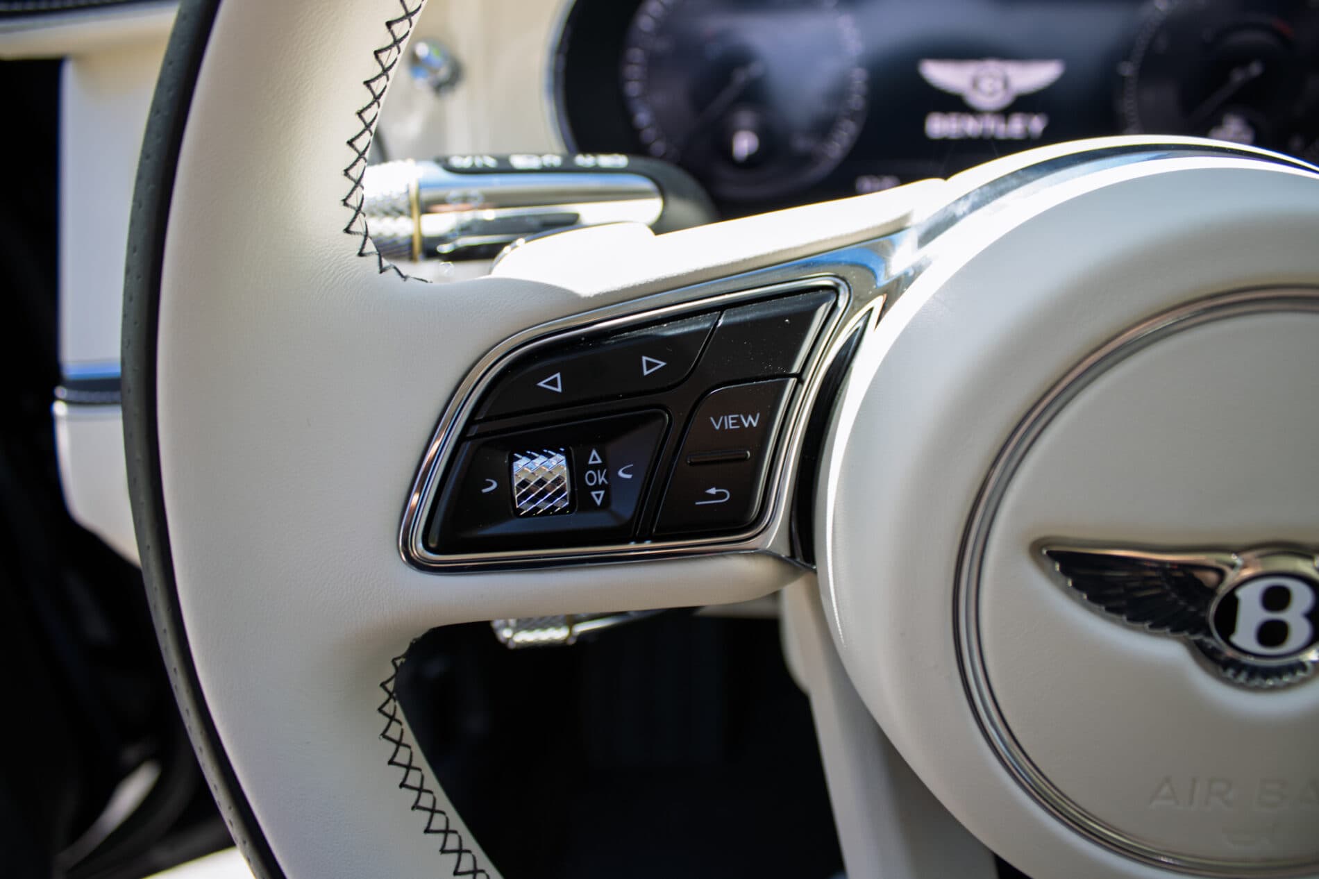 2024 Bentley Flying Spur, čierna sedan, 2 250 km