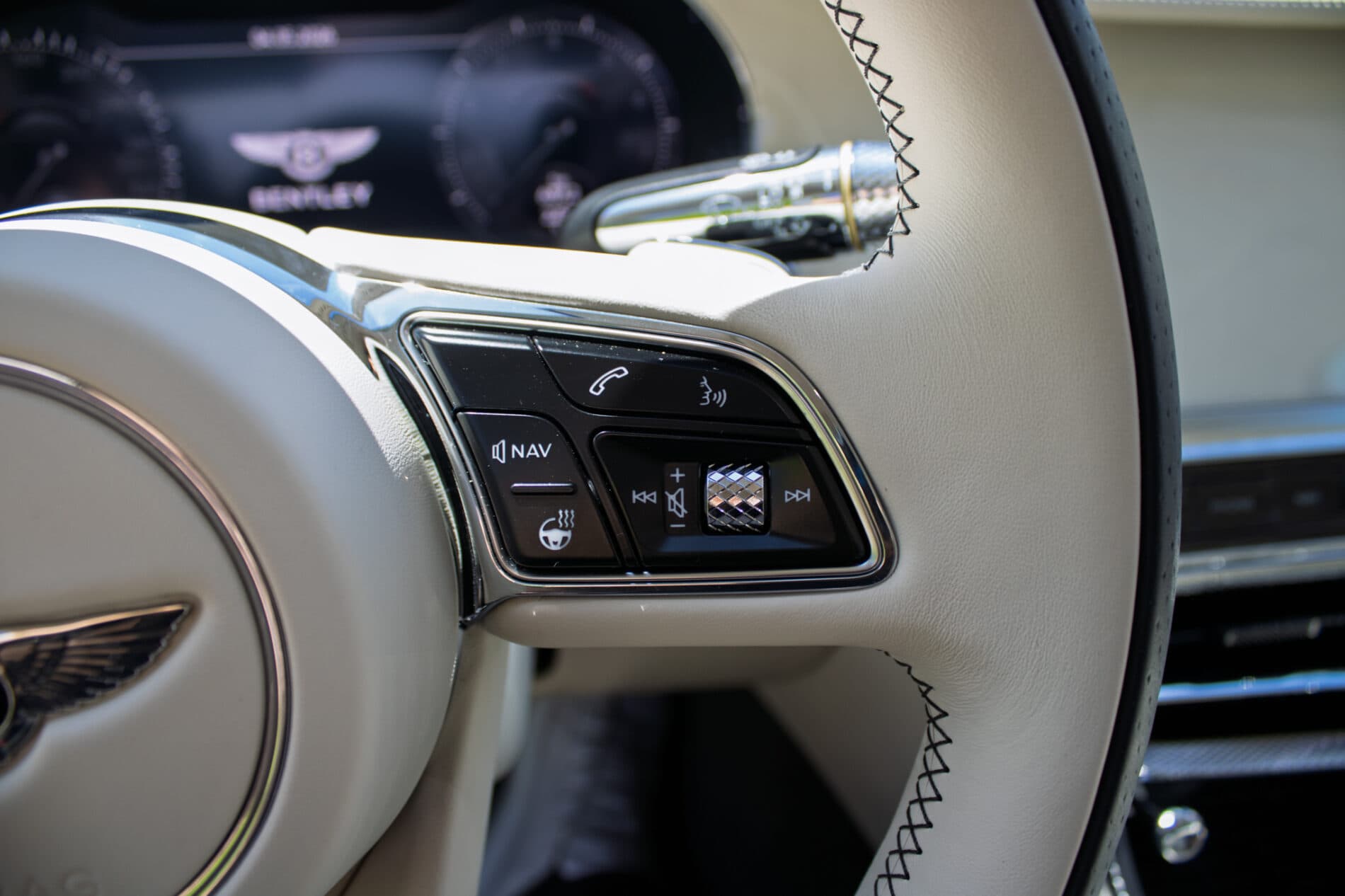 2024 Bentley Flying Spur, čierna sedan, 2 250 km