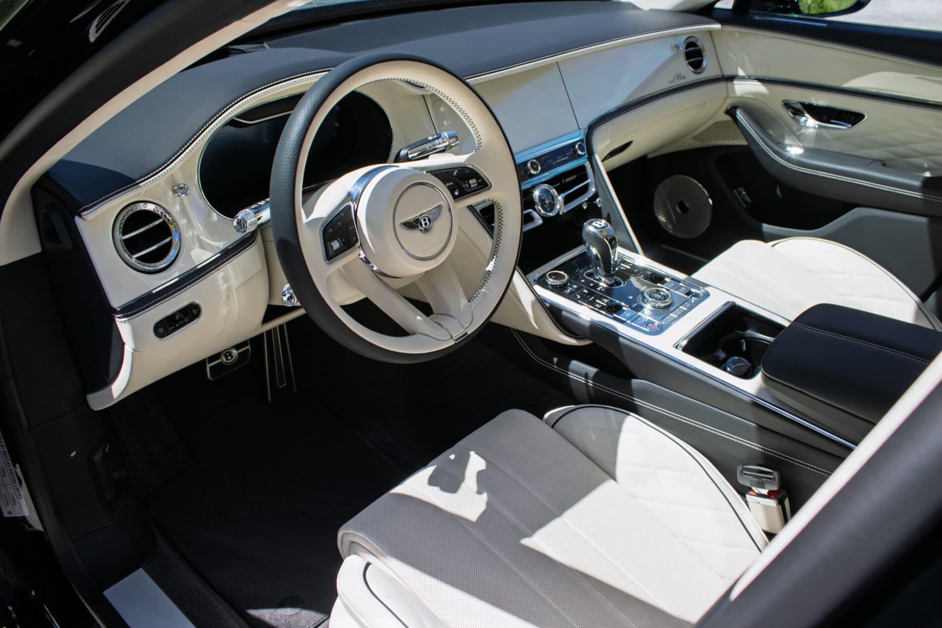 2024 Bentley Flying Spur, čierna sedan, 2 250 km