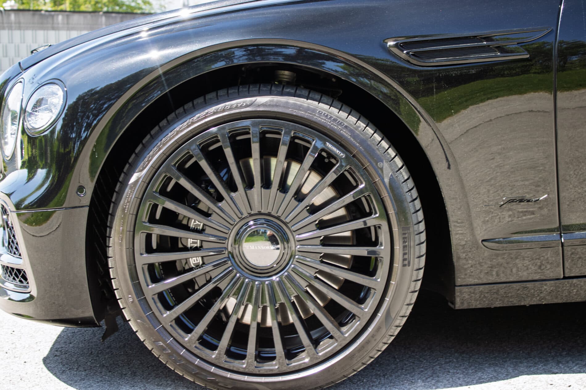 2024 Bentley Flying Spur, čierna sedan, 2 250 km