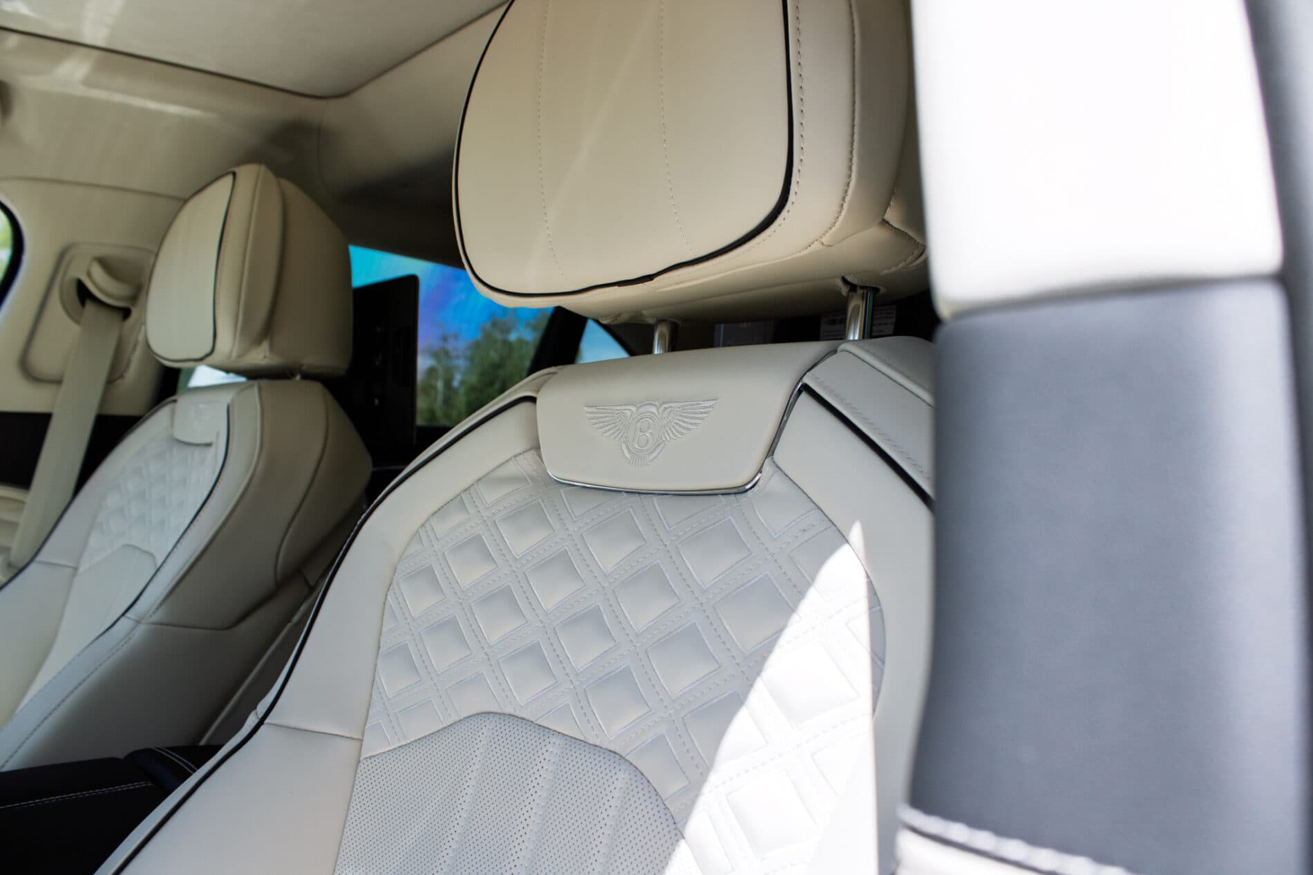 2024 Bentley Flying Spur, čierna sedan, 2 250 km