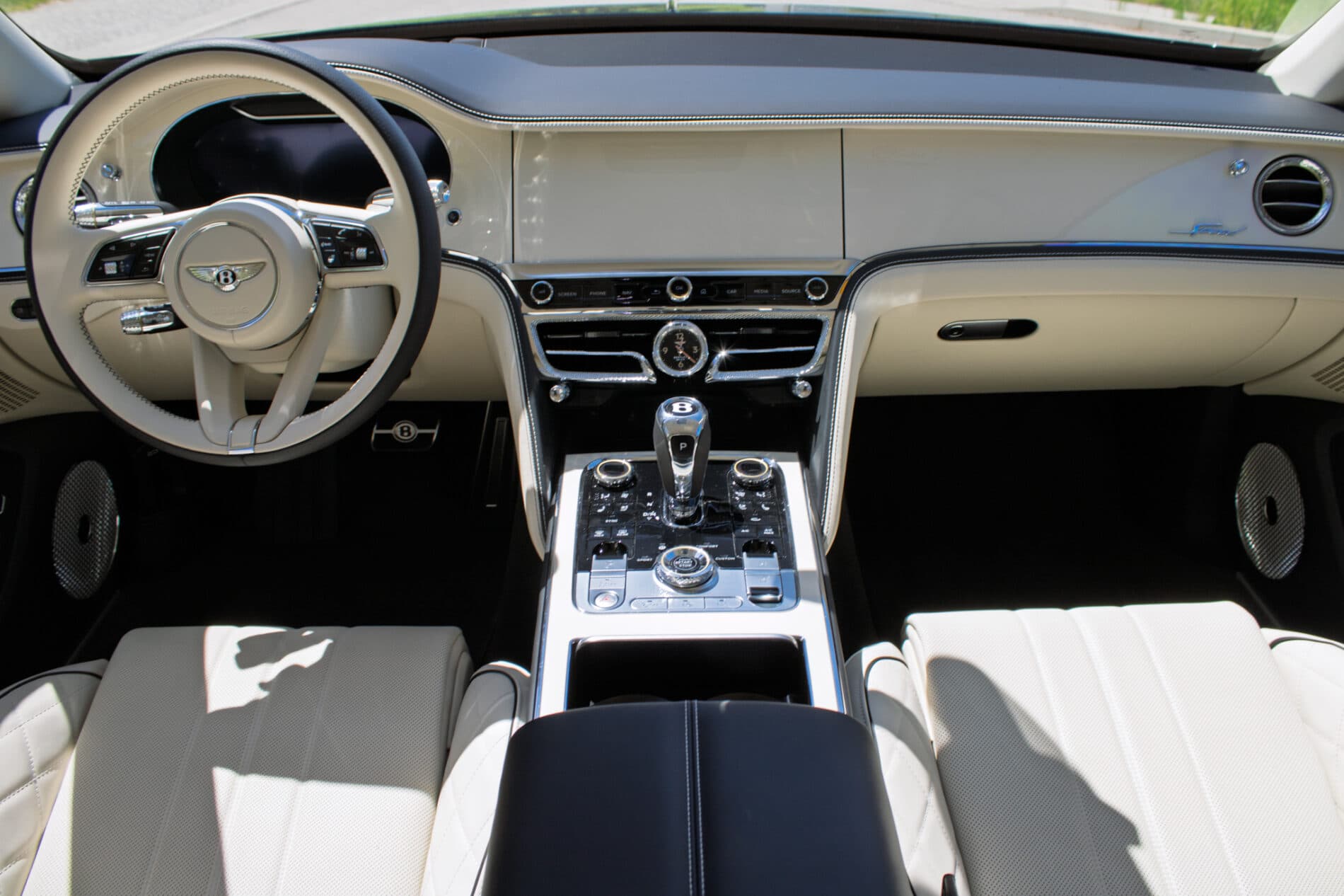 2024 Bentley Flying Spur, čierna sedan, 2 250 km