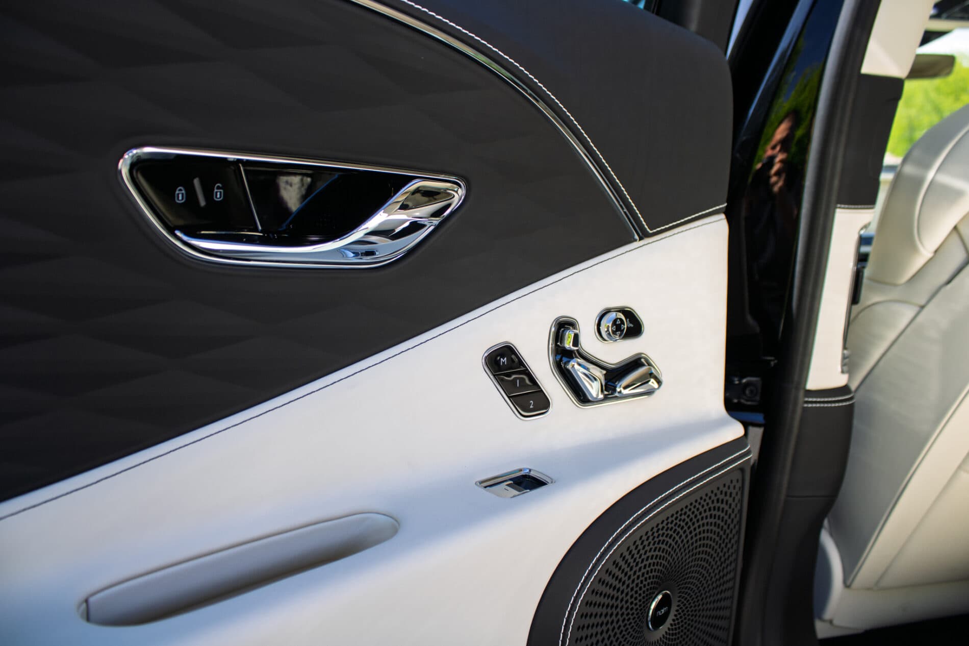 2024 Bentley Flying Spur, čierna sedan, 2 250 km
