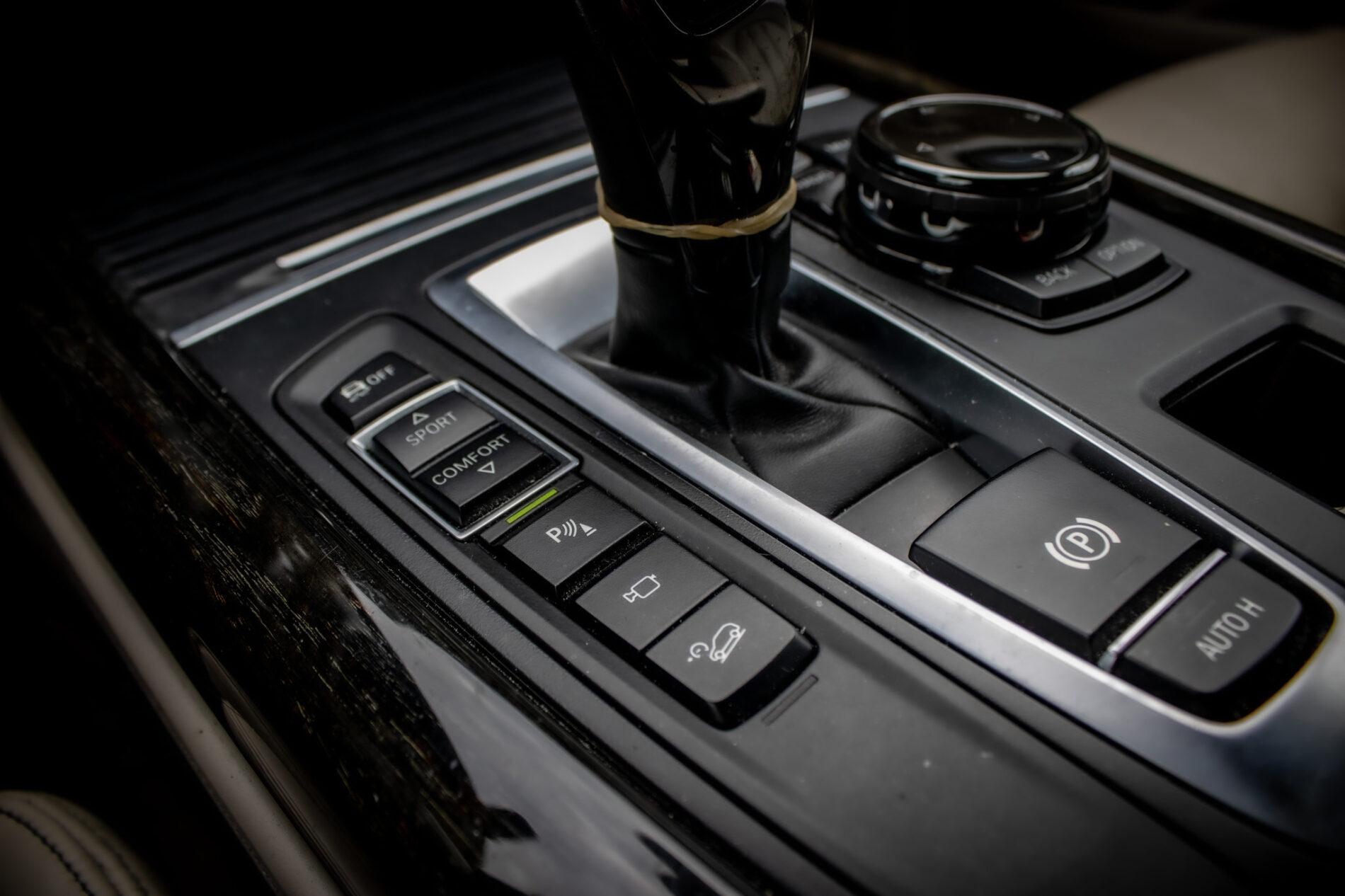 2014 BMW X5 M50d, čierna suv, 255 839 km