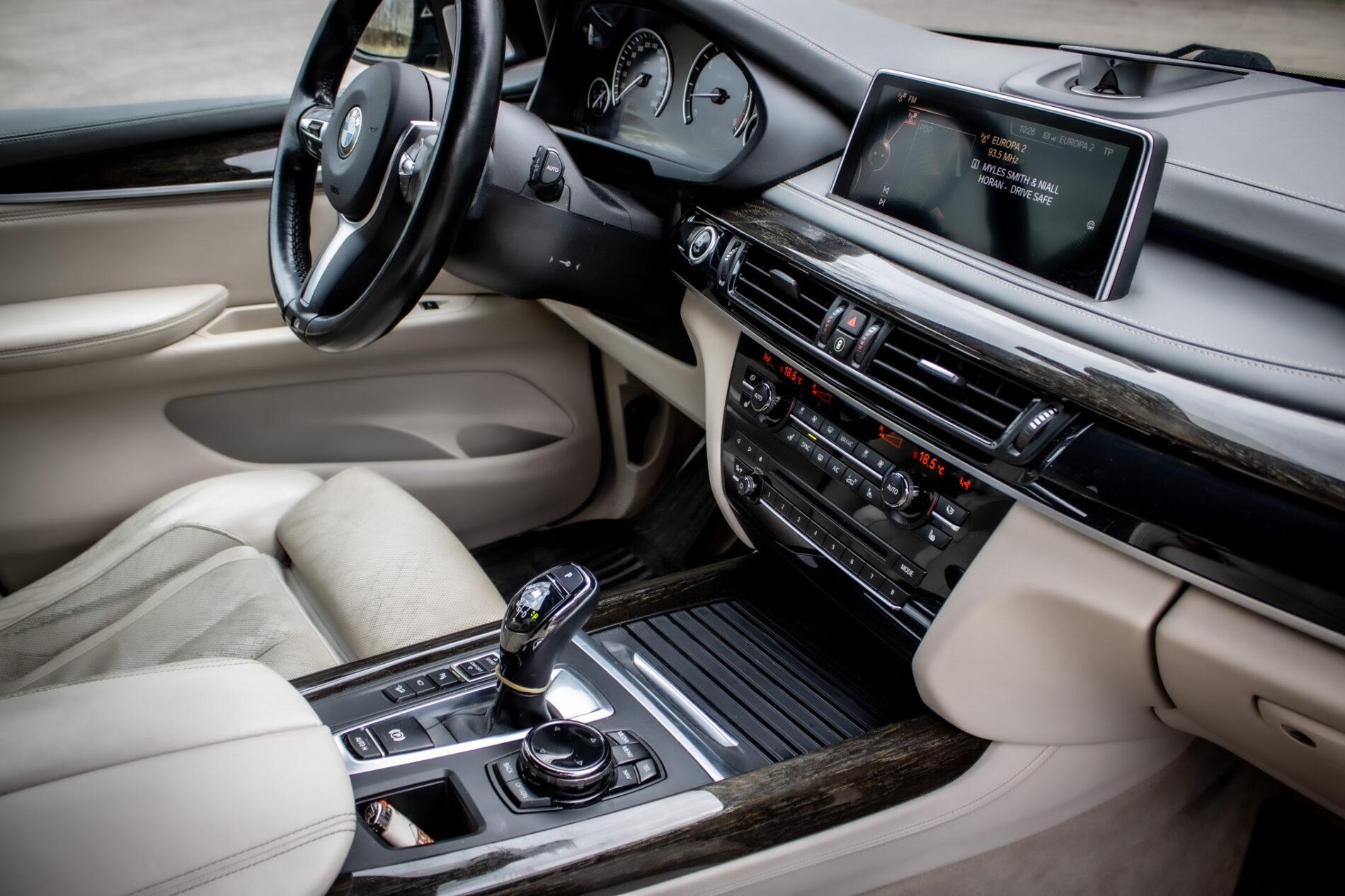 2014 BMW X5 M50d, čierna suv, 255 839 km