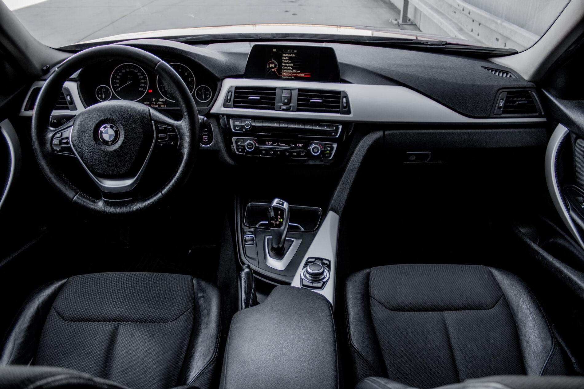 2016 BMW 320i, červená kombi, 285 295 km