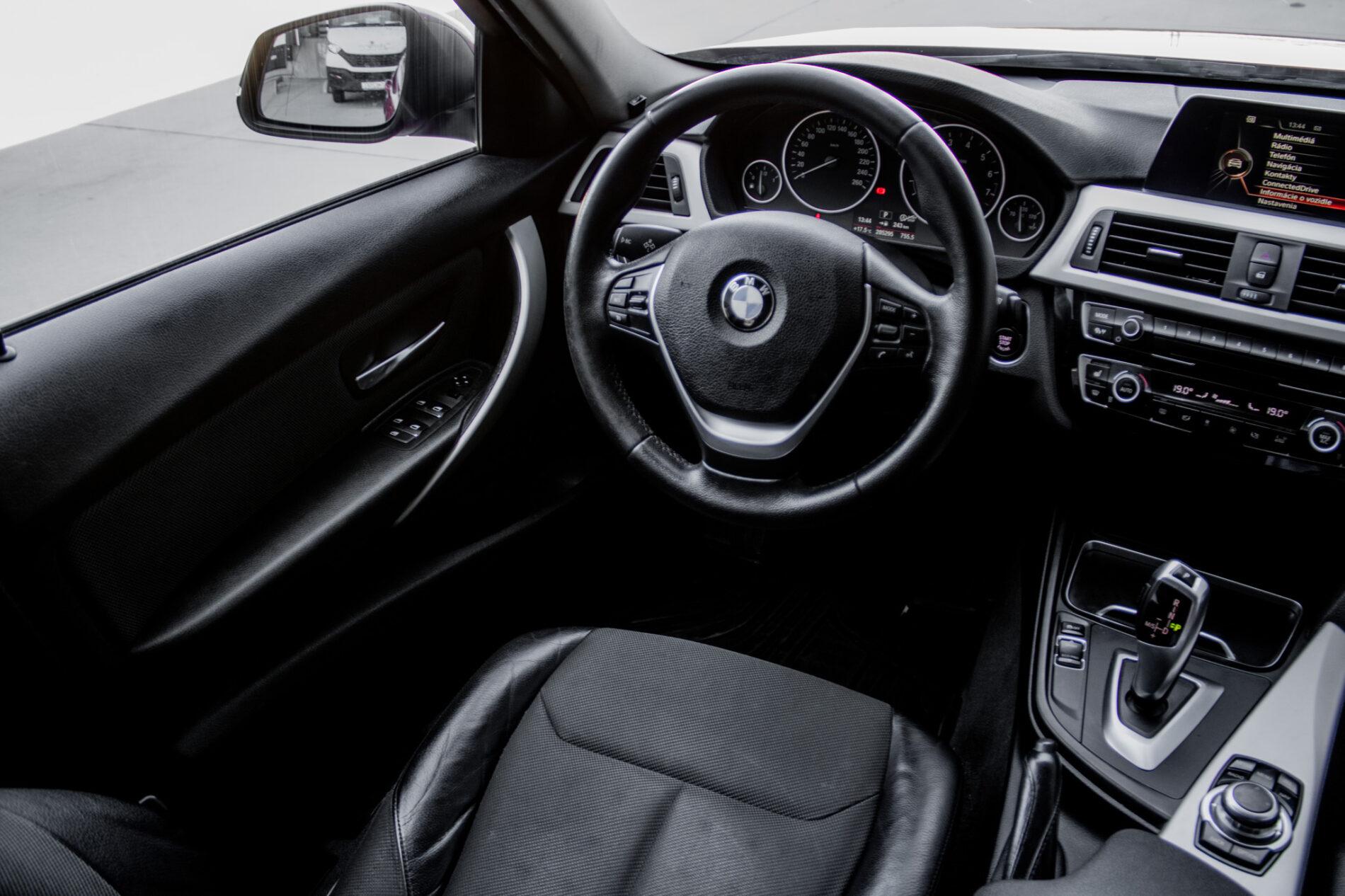 2016 BMW 320i, červená kombi, 285 295 km