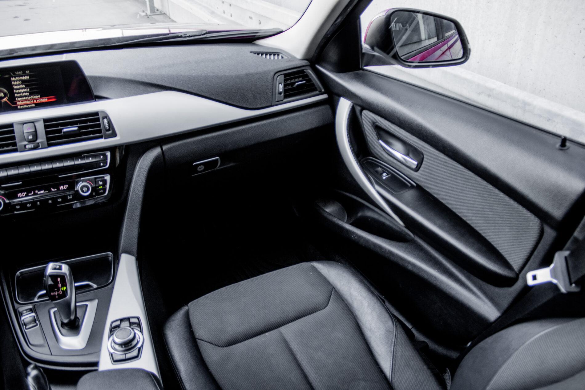 2016 BMW 320i, červená kombi, 285 295 km