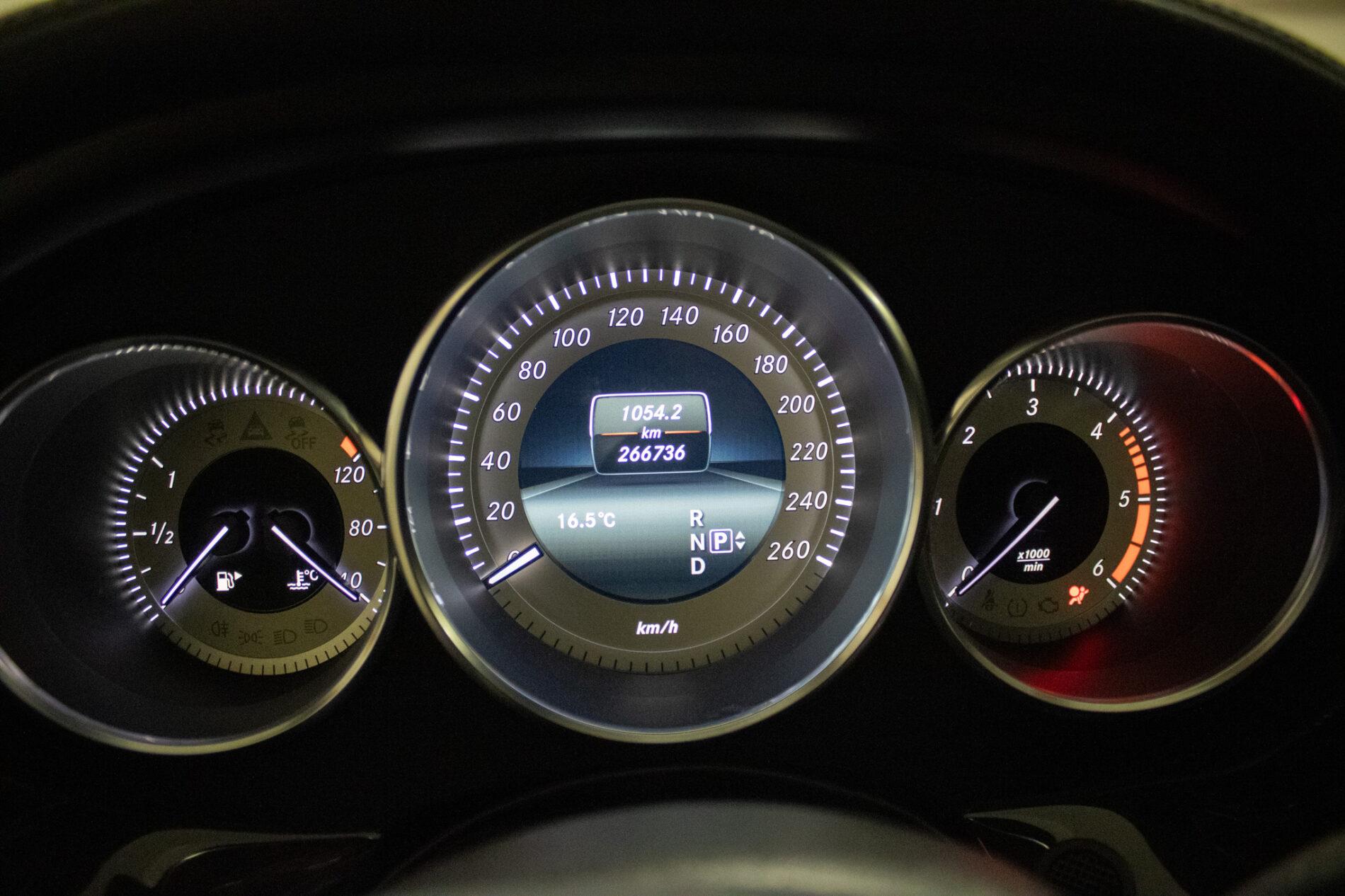 2014 Mercedes-Benz CLS 350 CDI, sivá kombi, 266 736 km