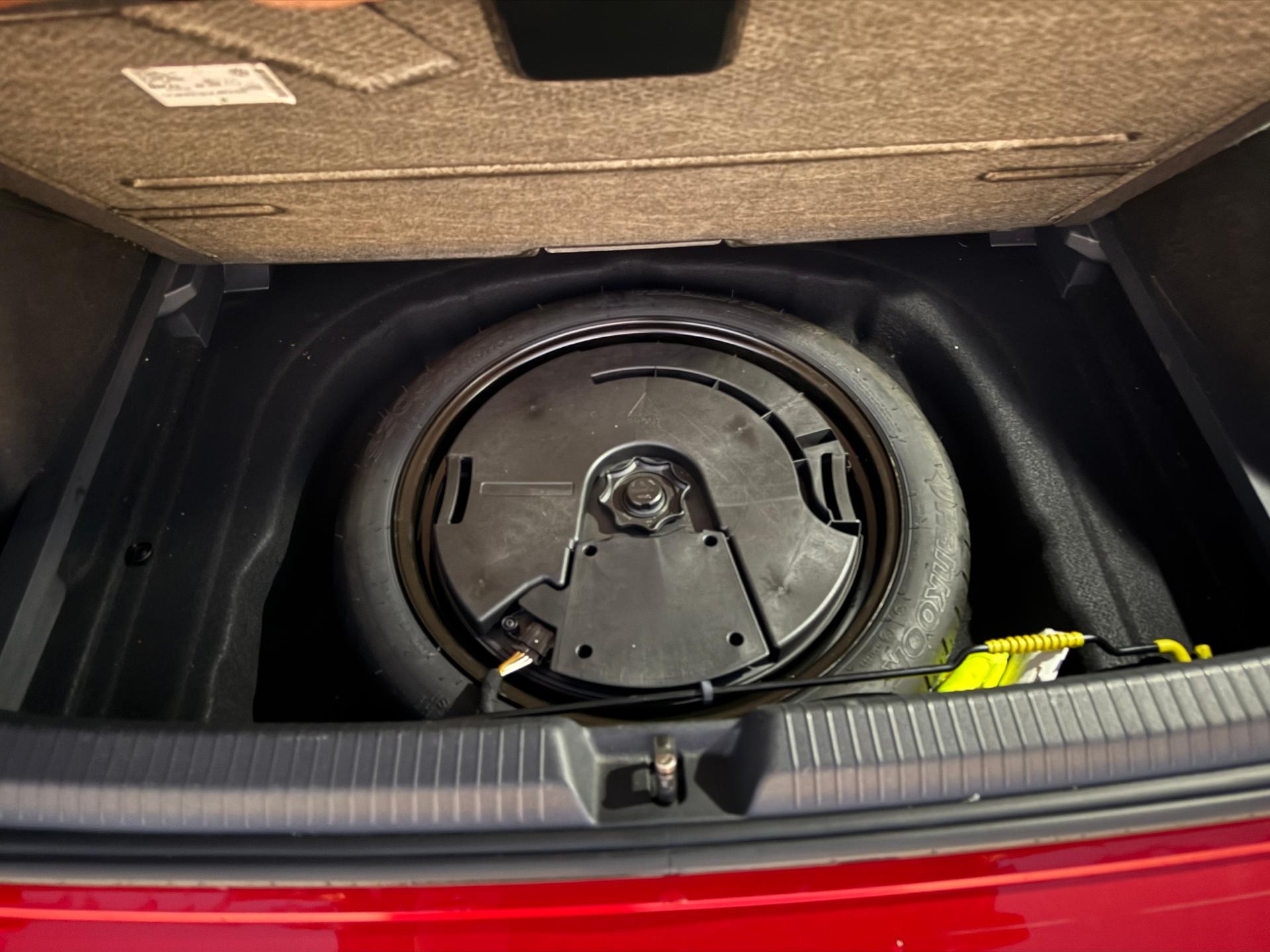 2021 Volkswagen Golf GTI Clubsport, červená hatchback, 50 000 km