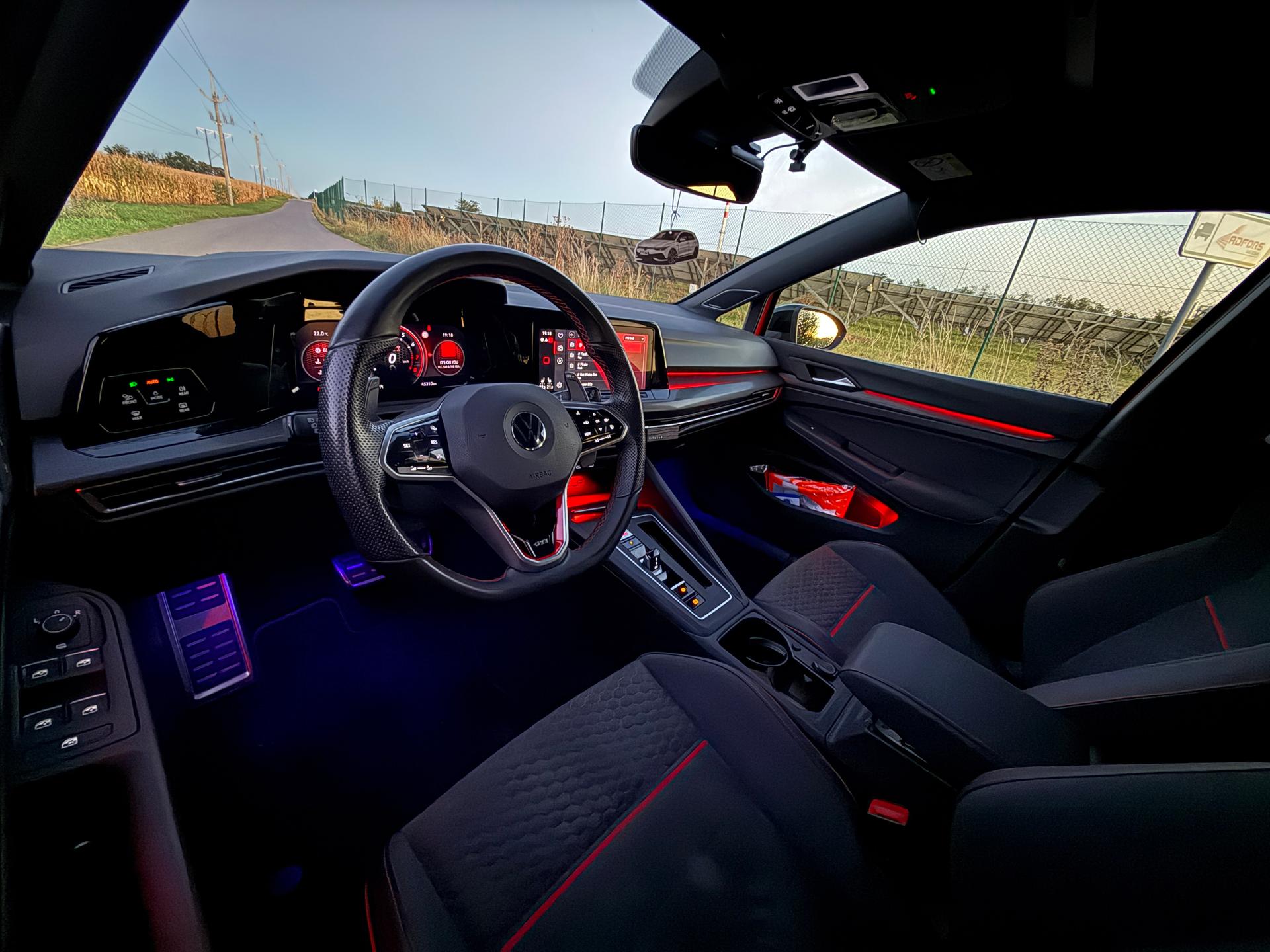 2021 Volkswagen Golf GTI Clubsport, červená hatchback, 50 000 km