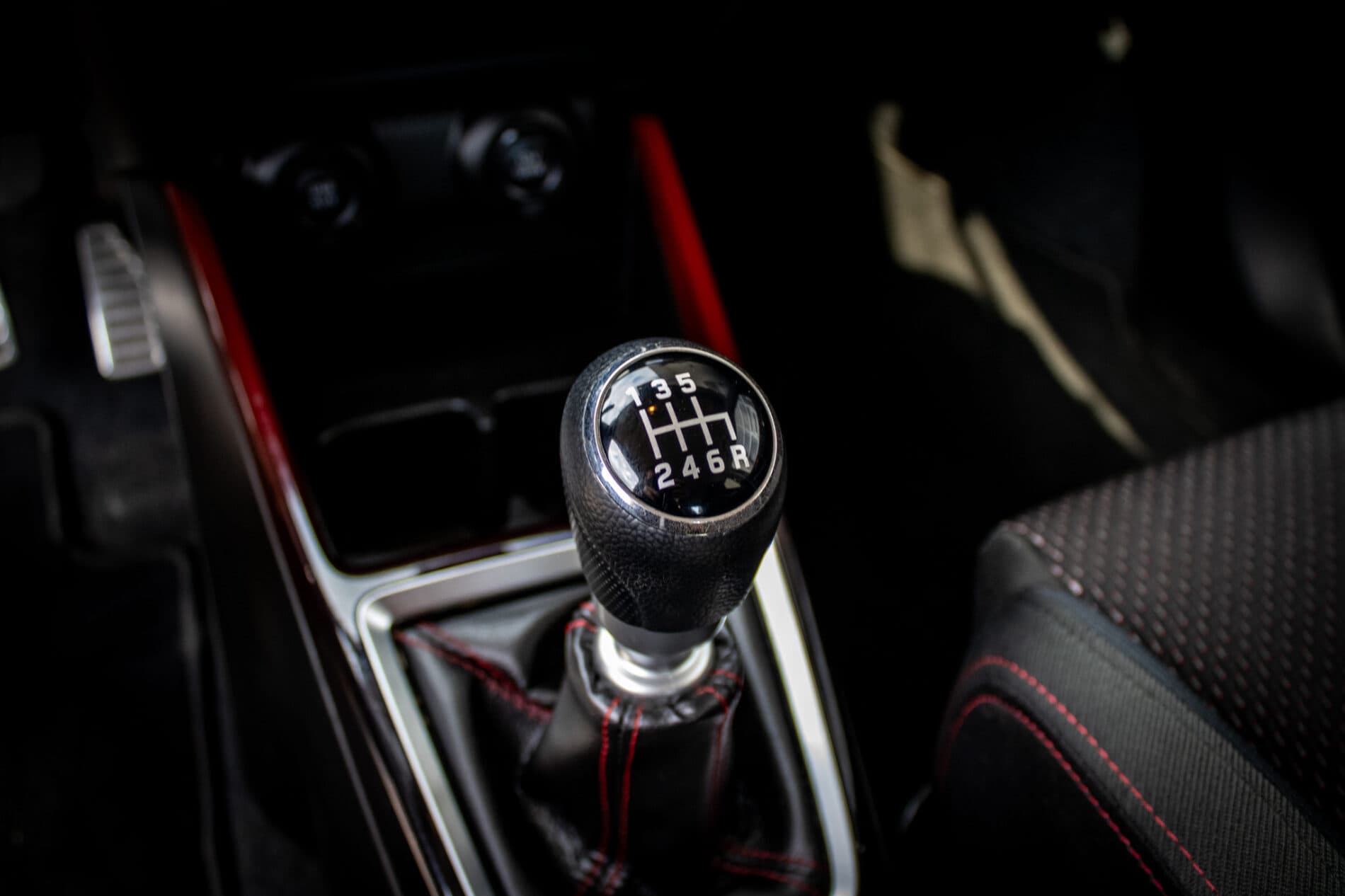 2019 Suzuki Swift Sport, sivá hatchback, 96 365 km