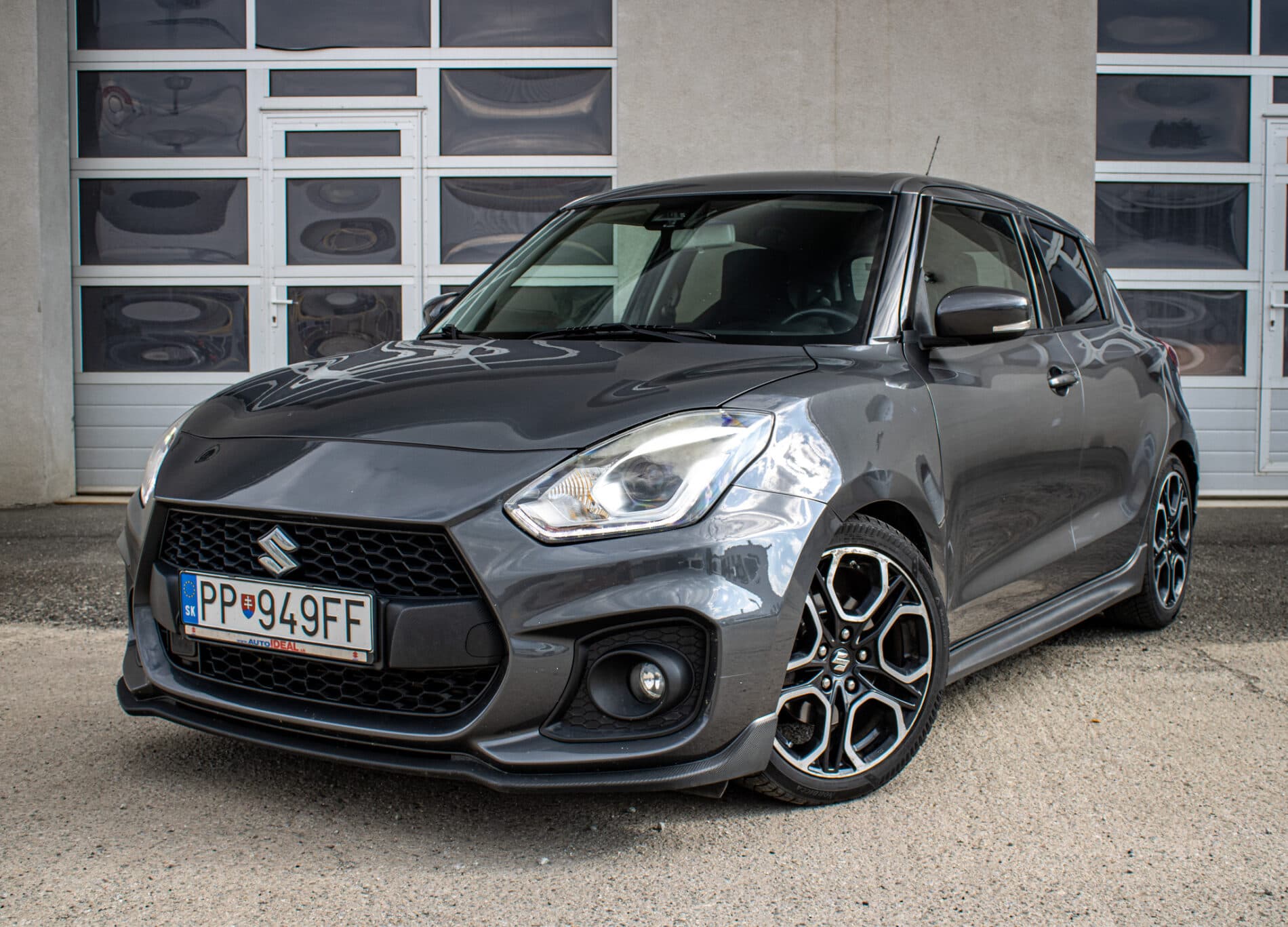 2019 Suzuki Swift Sport, sivá hatchback, 96 365 km