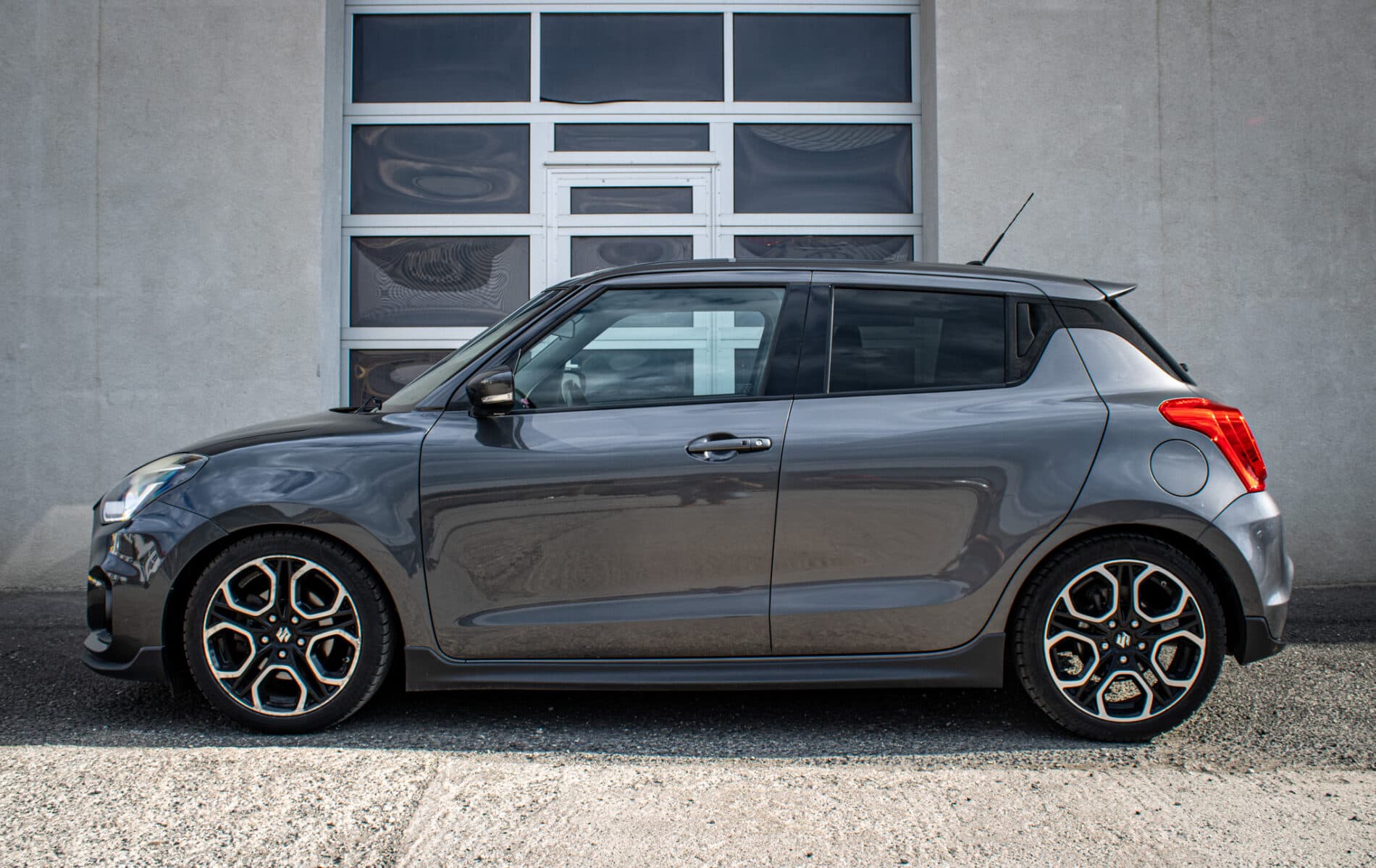 2019 Suzuki Swift Sport, sivá hatchback, 96 365 km
