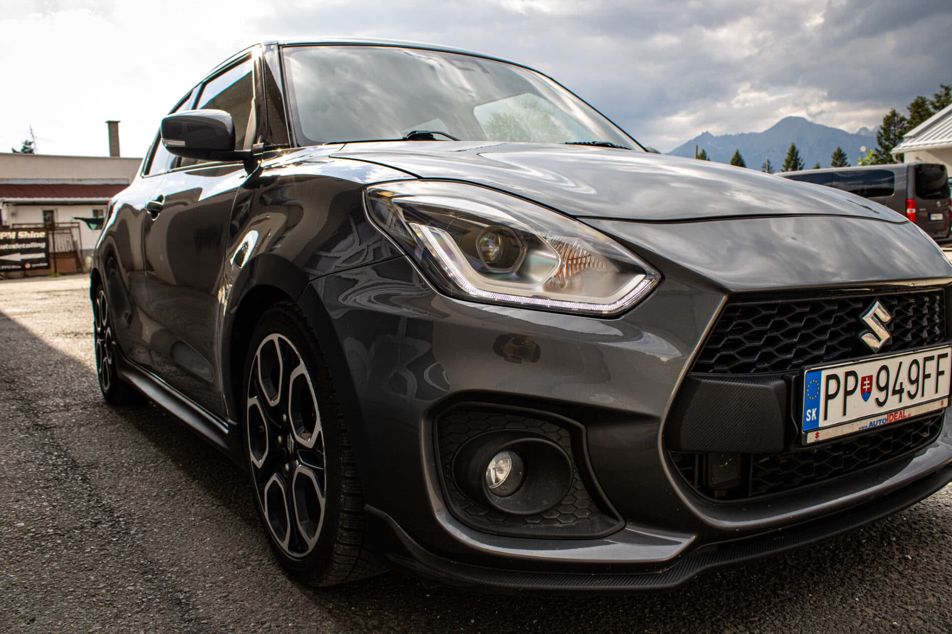 2019 Suzuki Swift Sport, sivá hatchback, 96 365 km