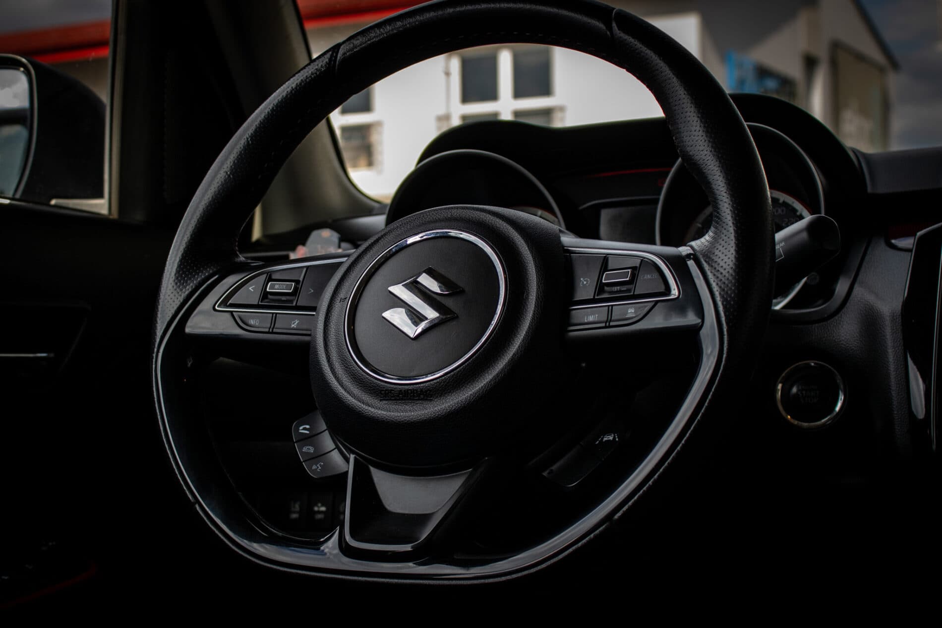 2019 Suzuki Swift Sport, sivá hatchback, 96 365 km
