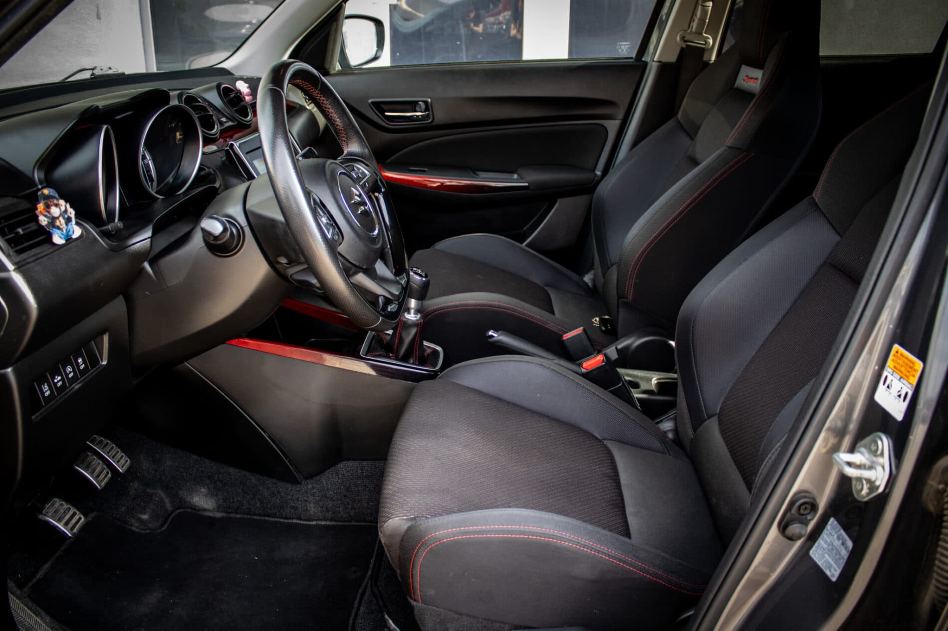 2019 Suzuki Swift Sport, sivá hatchback, 96 365 km