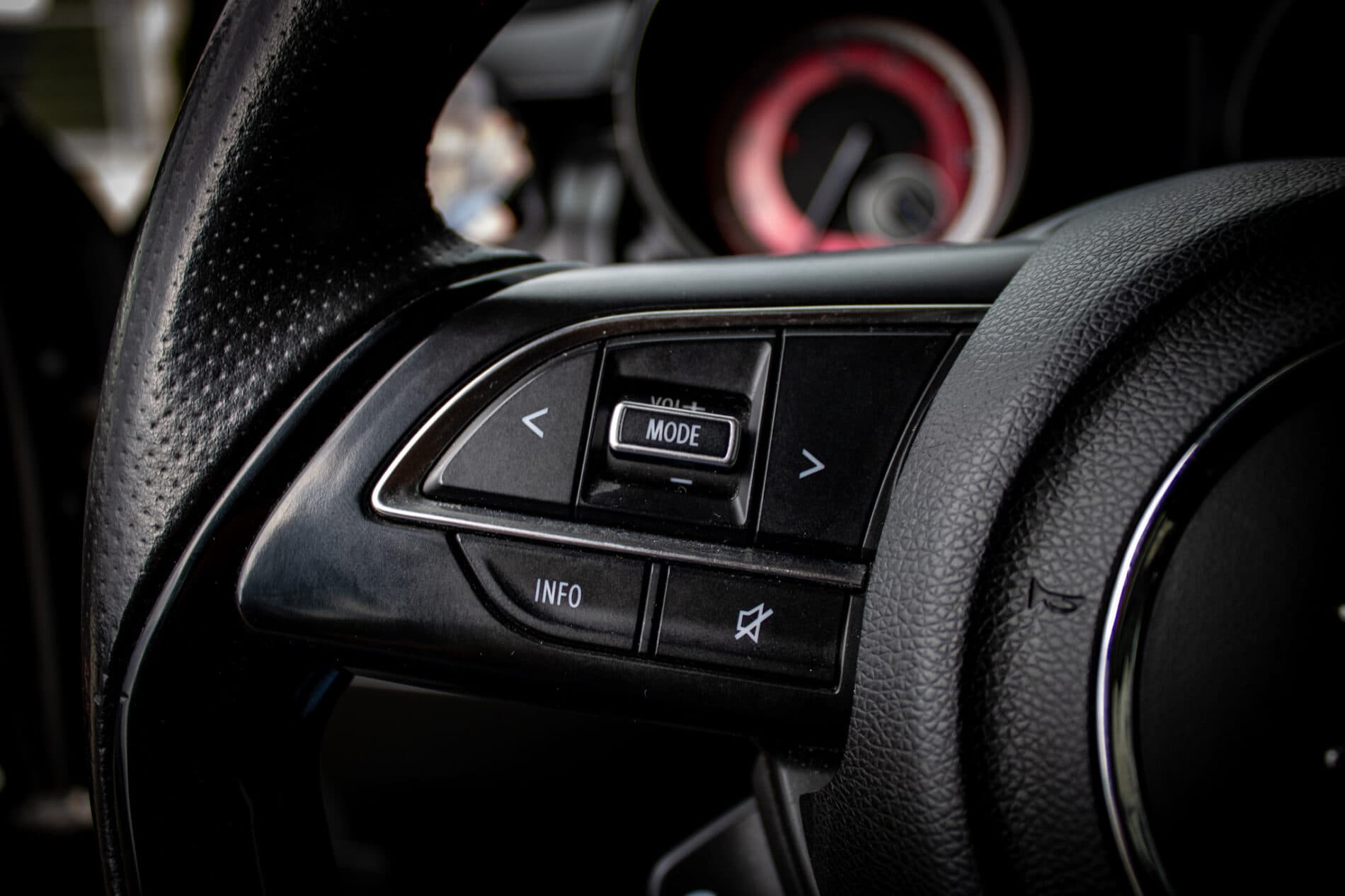 2019 Suzuki Swift Sport, sivá hatchback, 96 365 km