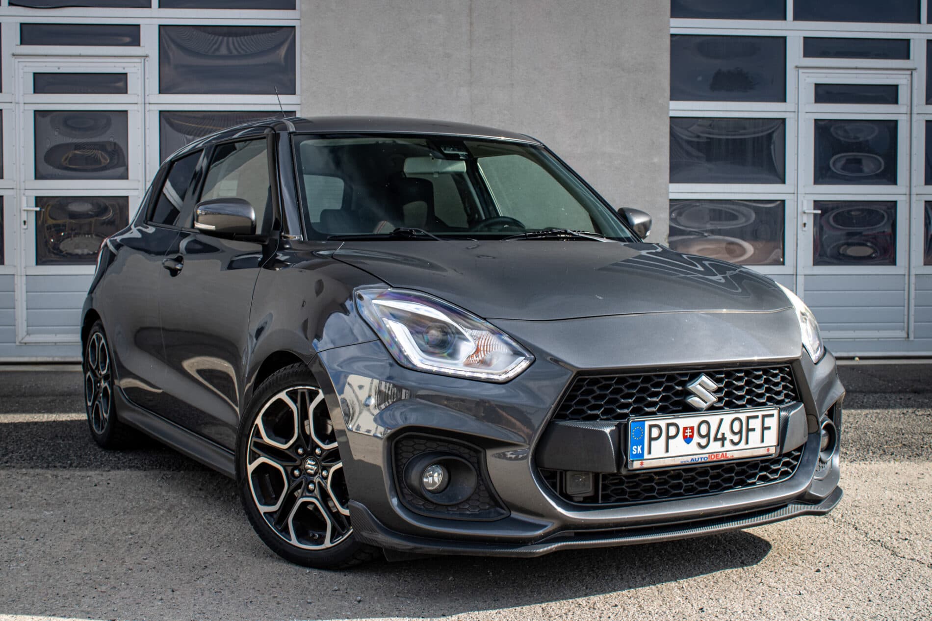 2019 Suzuki Swift Sport, sivá hatchback, 96 365 km