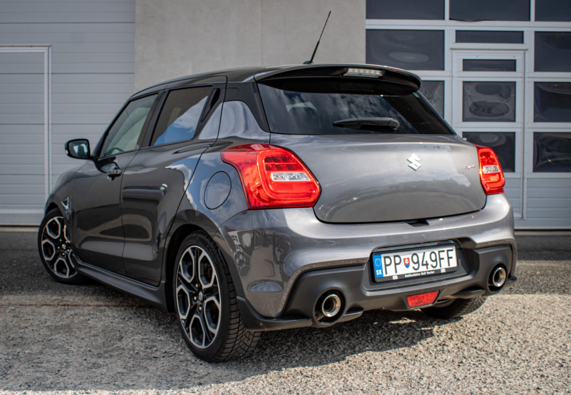 2019 Suzuki Swift Sport, sivá hatchback, 96 365 km