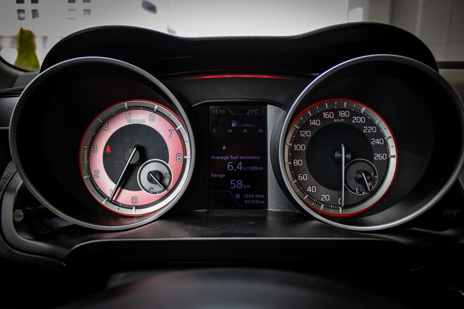 2019 Suzuki Swift Sport, sivá hatchback, 96 365 km