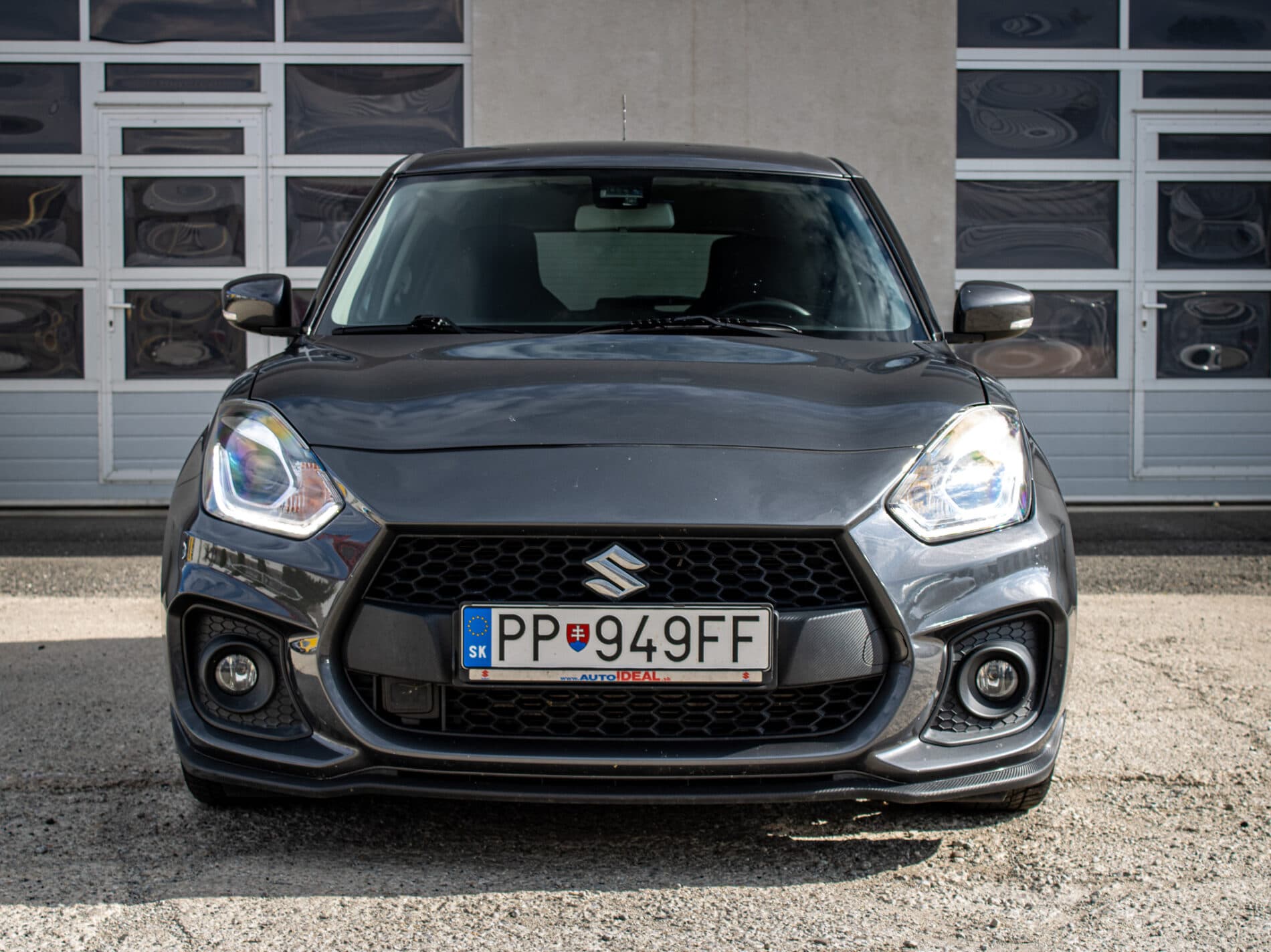 2019 Suzuki Swift Sport, sivá hatchback, 96 365 km