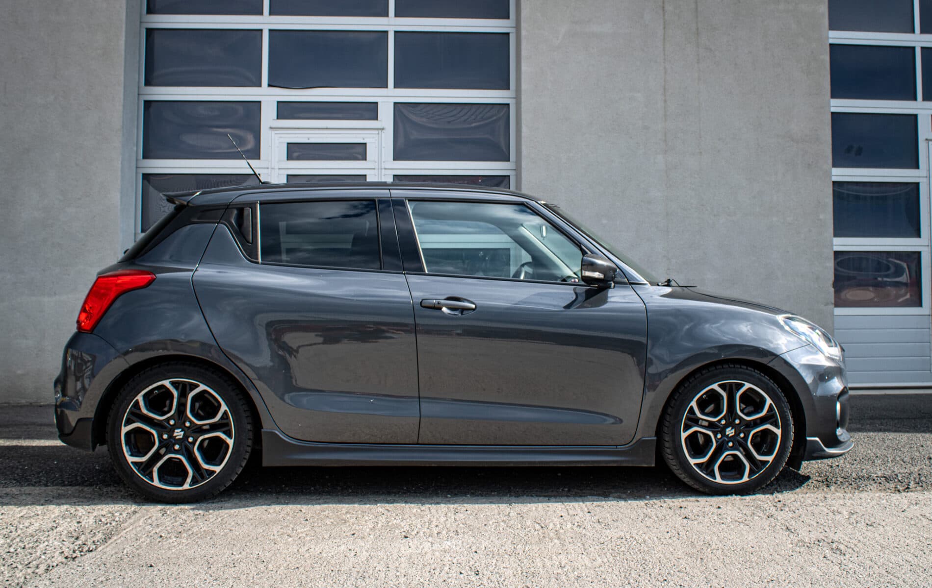 2019 Suzuki Swift Sport, sivá hatchback, 96 365 km