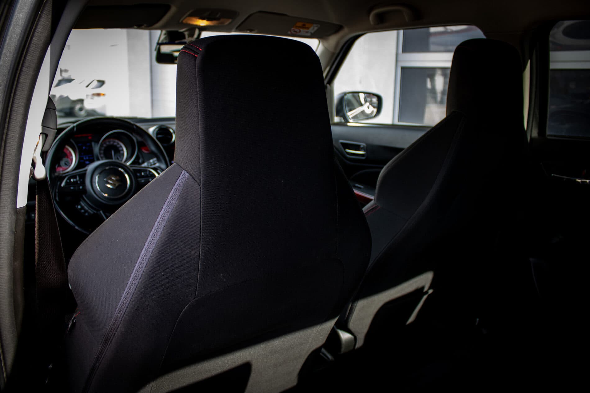 2019 Suzuki Swift Sport, sivá hatchback, 96 365 km