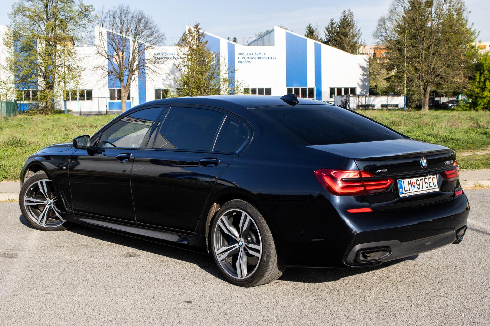 2017 BMW 750d, modrá sedan, 200 307 km