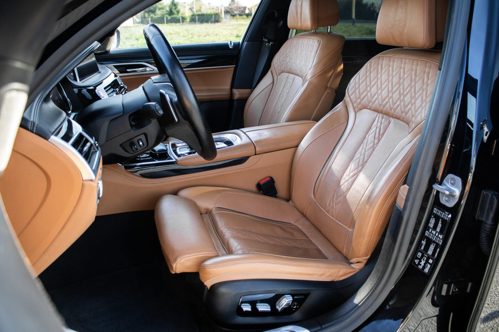 2017 BMW 750d, modrá sedan, 200 307 km
