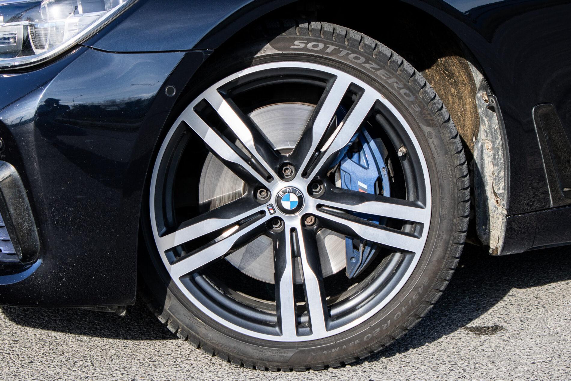 2017 BMW 750d, modrá sedan, 200 307 km