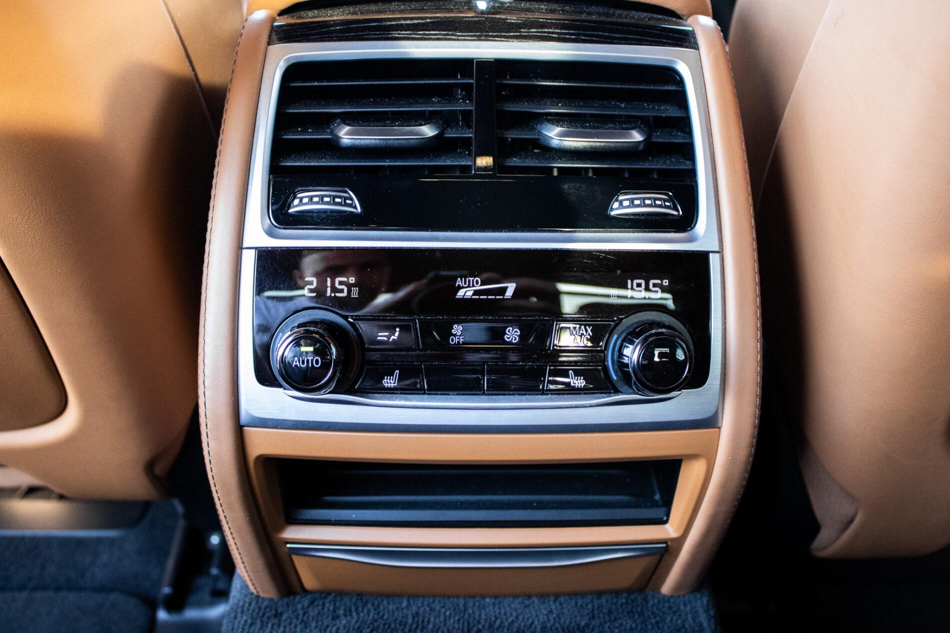 2017 BMW 750d, modrá sedan, 200 307 km
