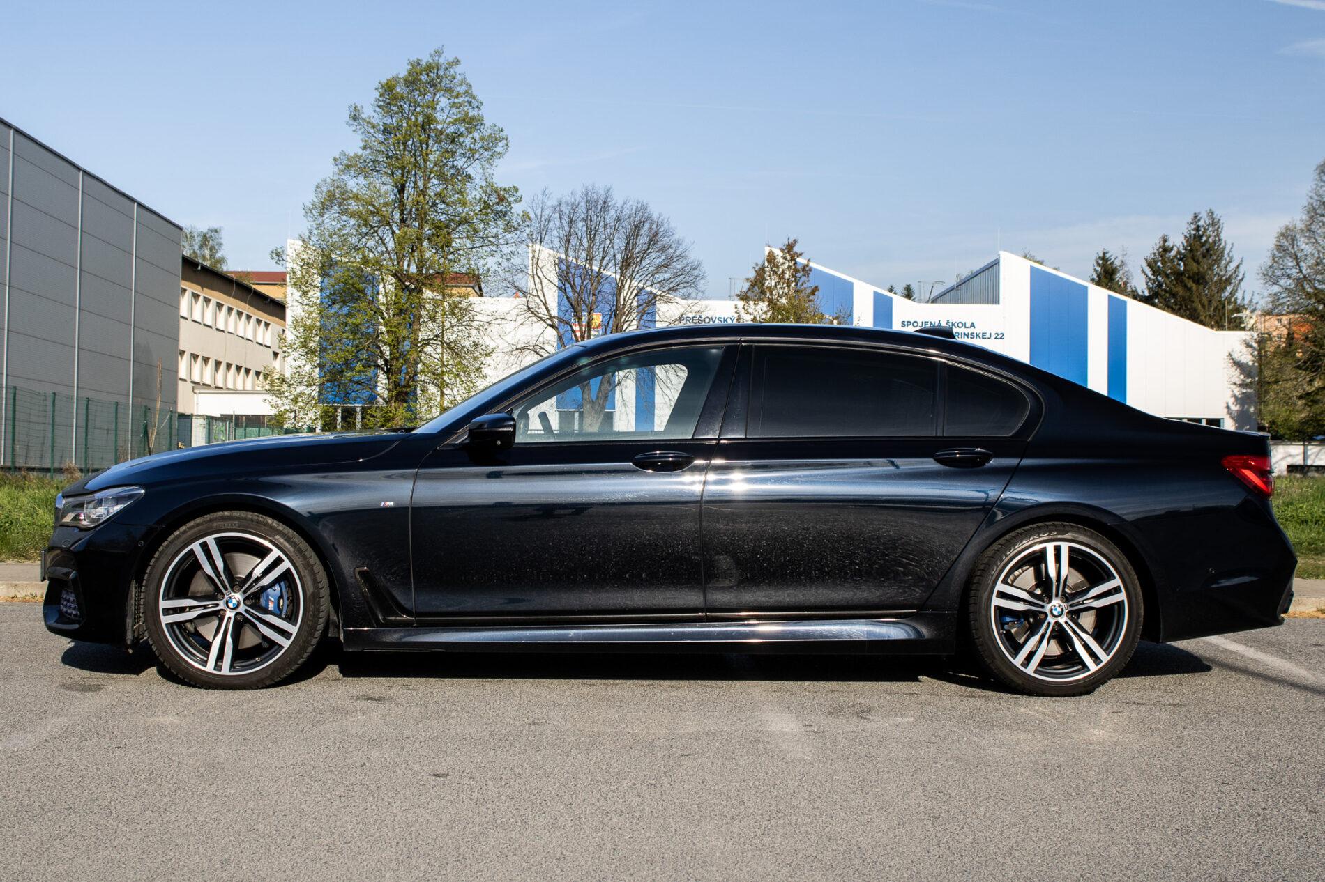 2017 BMW 750d, modrá sedan, 200 307 km