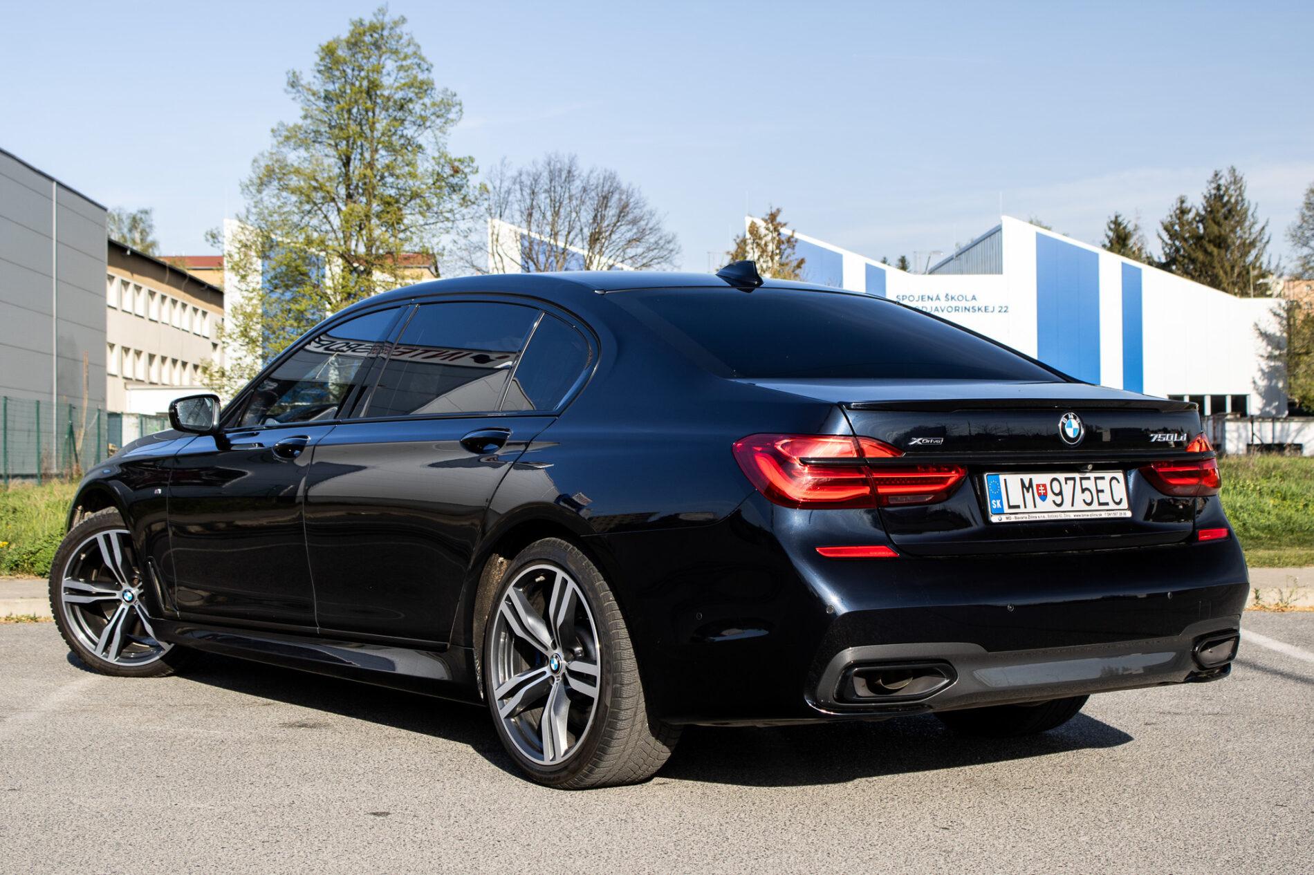 2017 BMW 750d, modrá sedan, 200 307 km