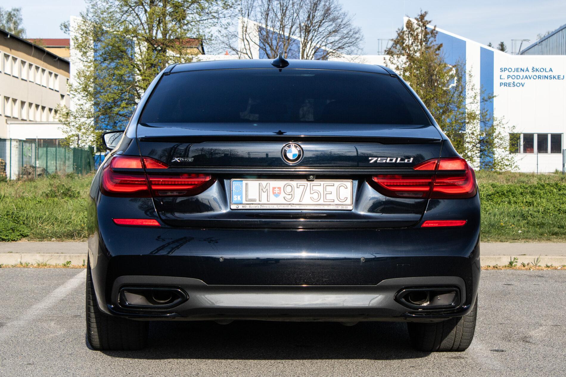 2017 BMW 750d, modrá sedan, 200 307 km