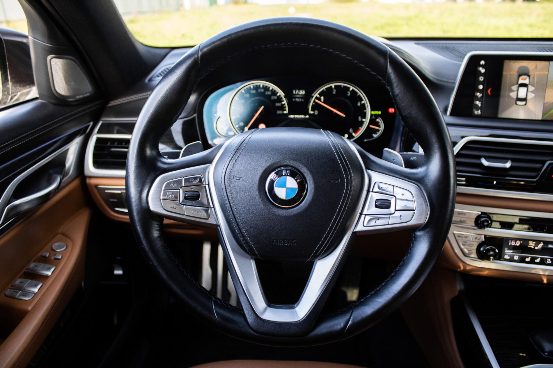 2017 BMW 750d, modrá sedan, 200 307 km