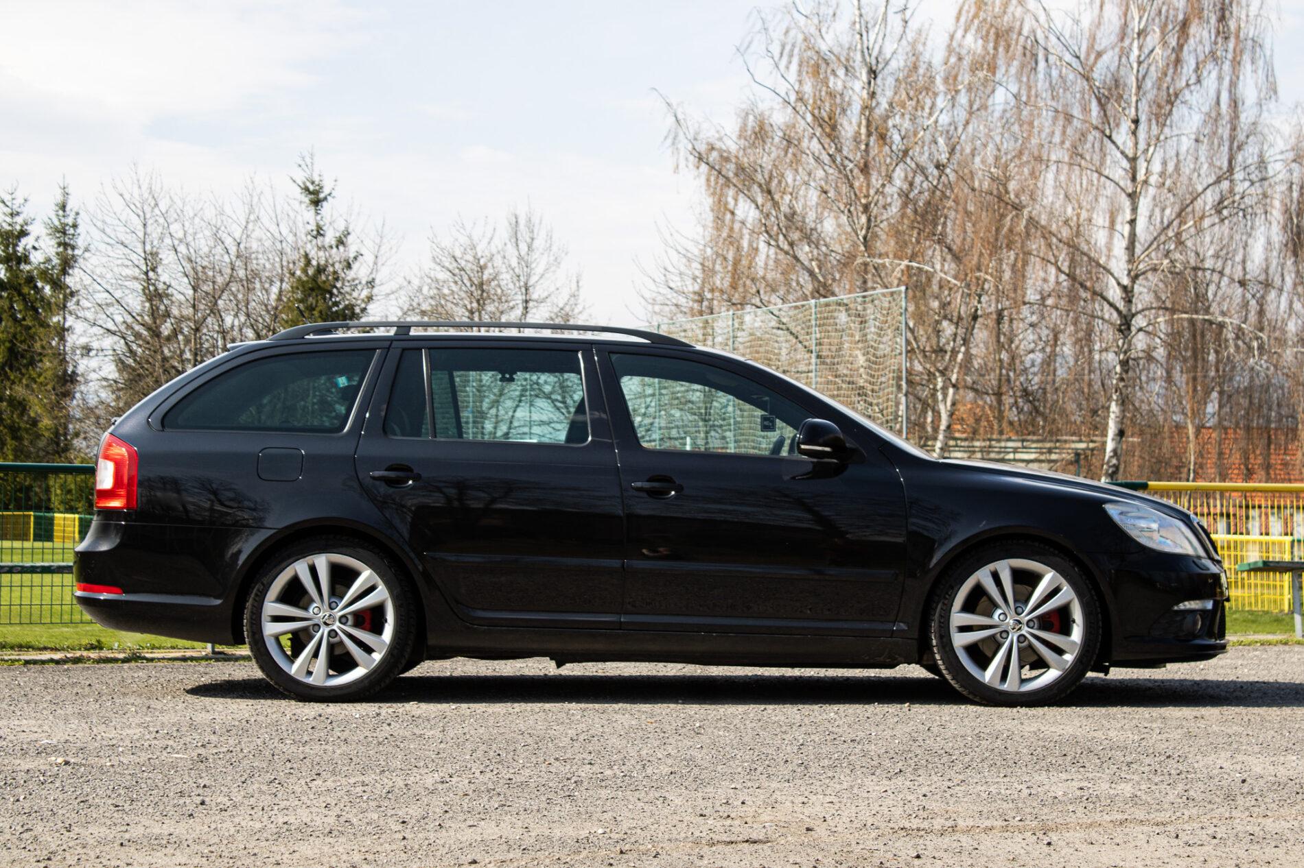 2011 Skoda Octavia RS, čierna kombi, 190 807 km