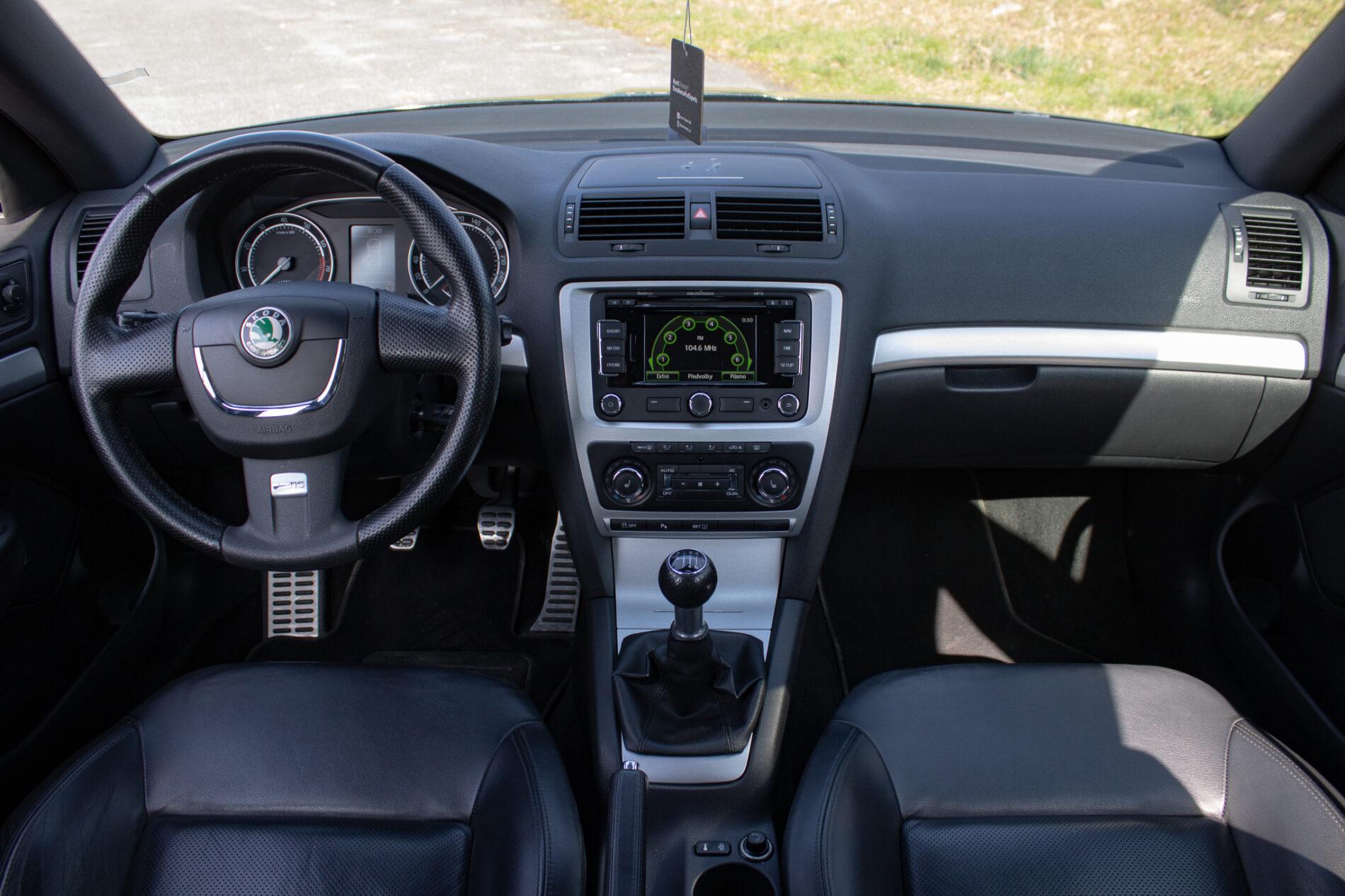 2011 Skoda Octavia RS, čierna kombi, 190 807 km