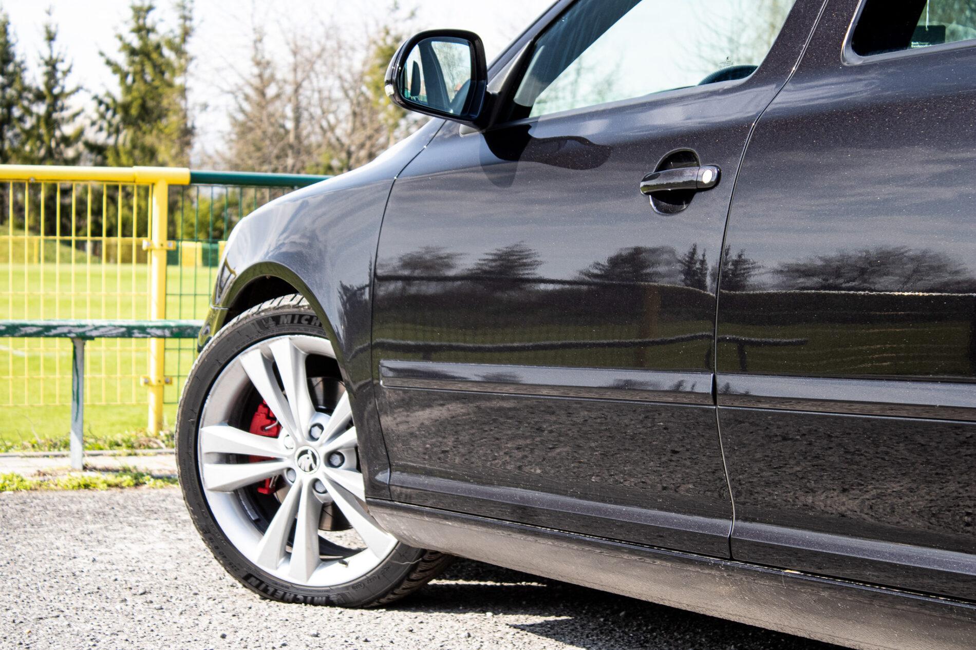 2011 Skoda Octavia RS, čierna kombi, 190 807 km