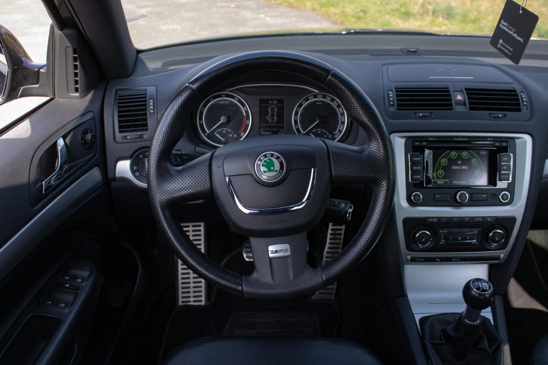 2011 Skoda Octavia RS, čierna kombi, 190 807 km