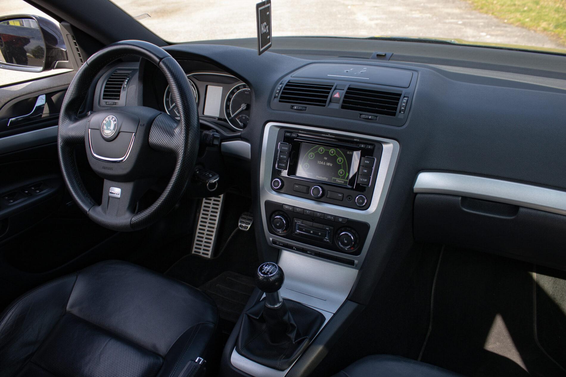 2011 Skoda Octavia RS, čierna kombi, 190 807 km
