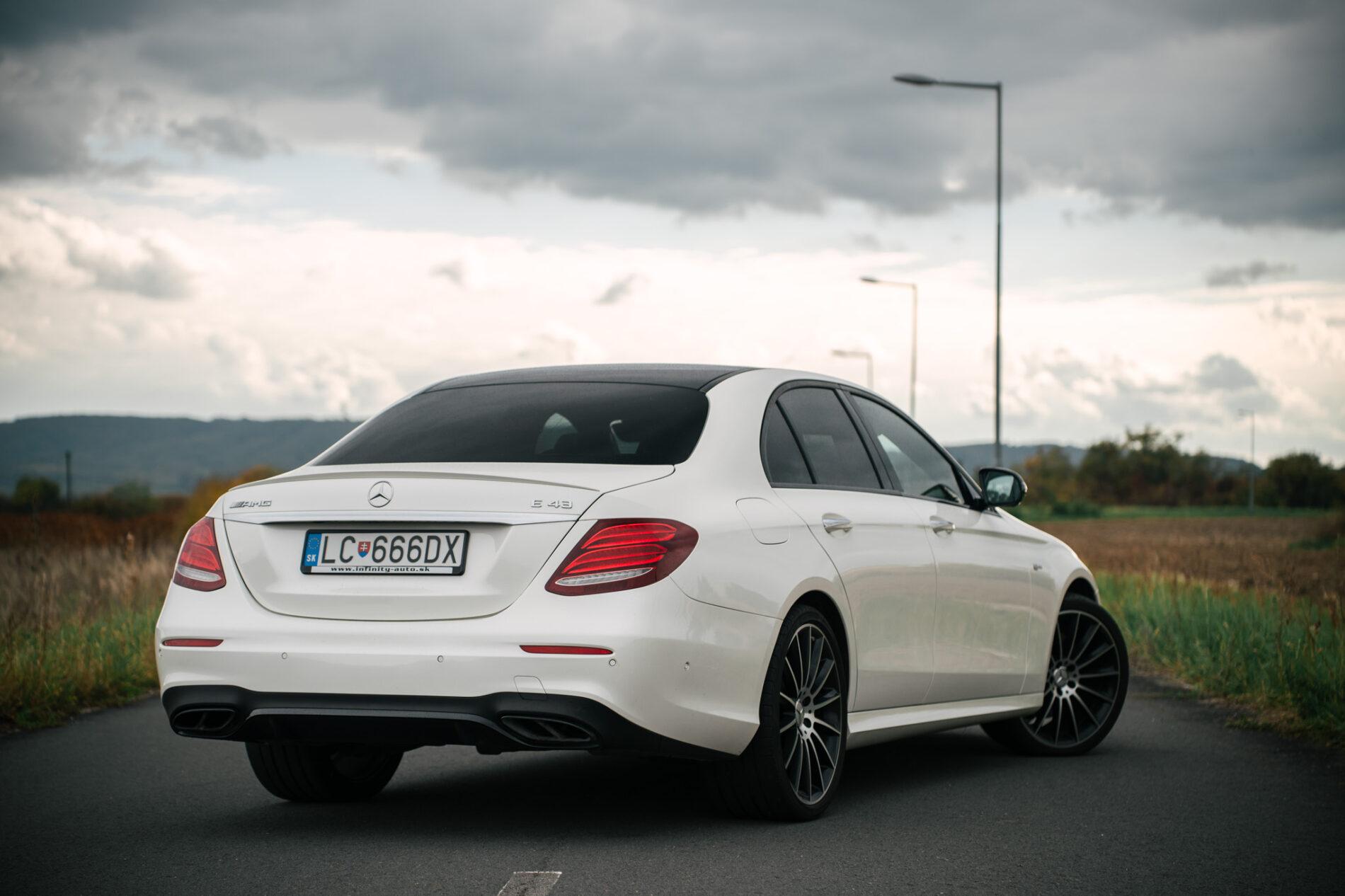 2017 Mercedes-Benz E 43 AMG, biela sedan, 148 749 km