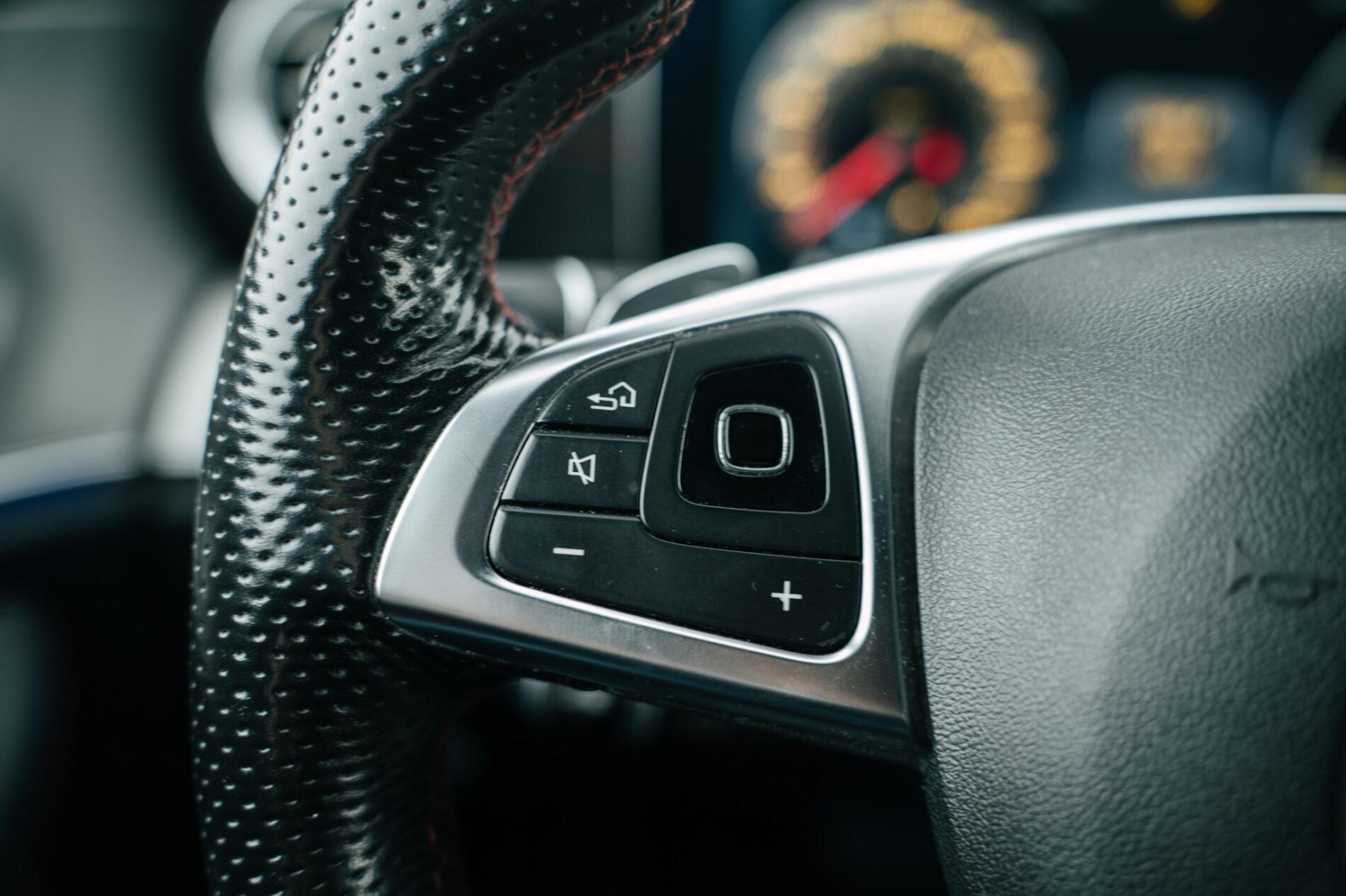 2017 Mercedes-Benz E 43 AMG, biela sedan, 148 749 km