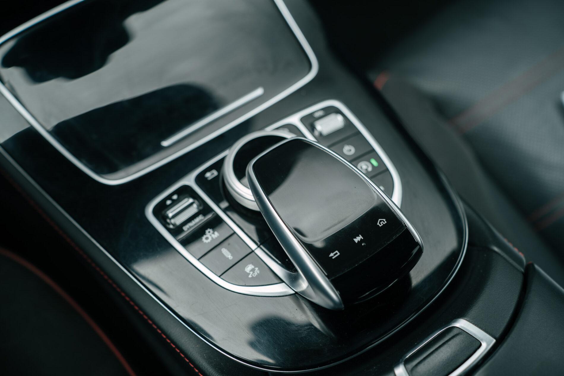 2017 Mercedes-Benz E 43 AMG, biela sedan, 148 749 km