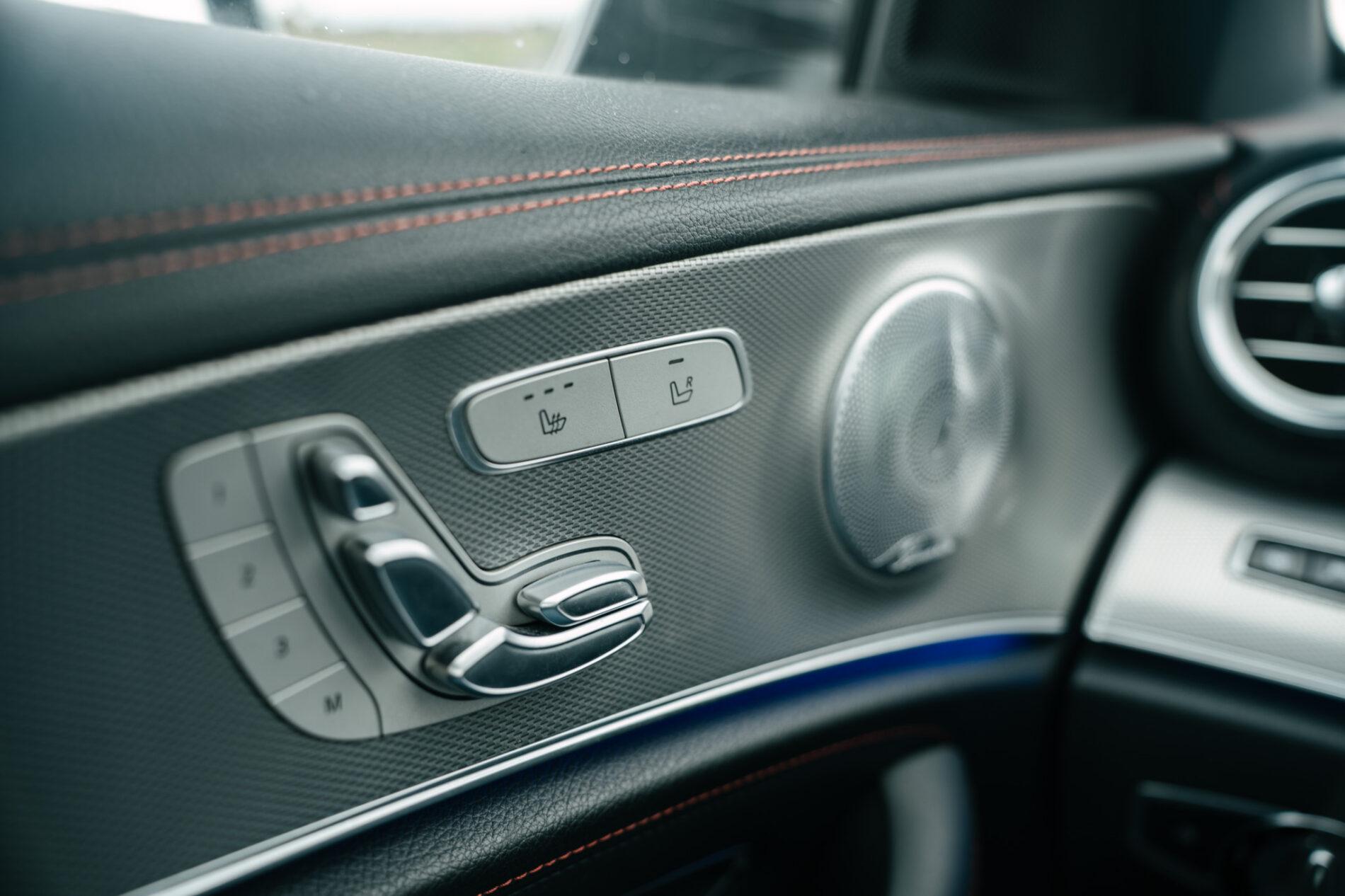 2017 Mercedes-Benz E 43 AMG, biela sedan, 148 749 km